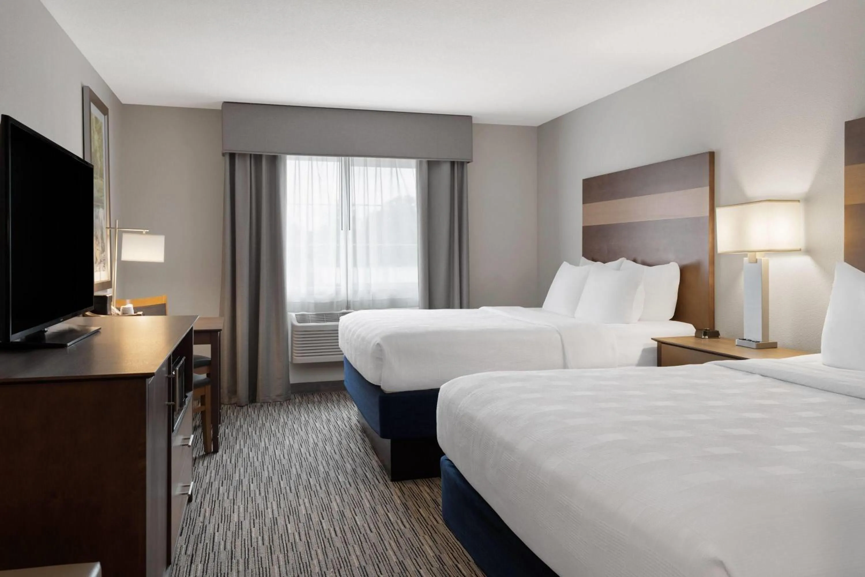 Photo of the whole room, Bed in Little Crow Resort & Conference, Trademark by Wyndham