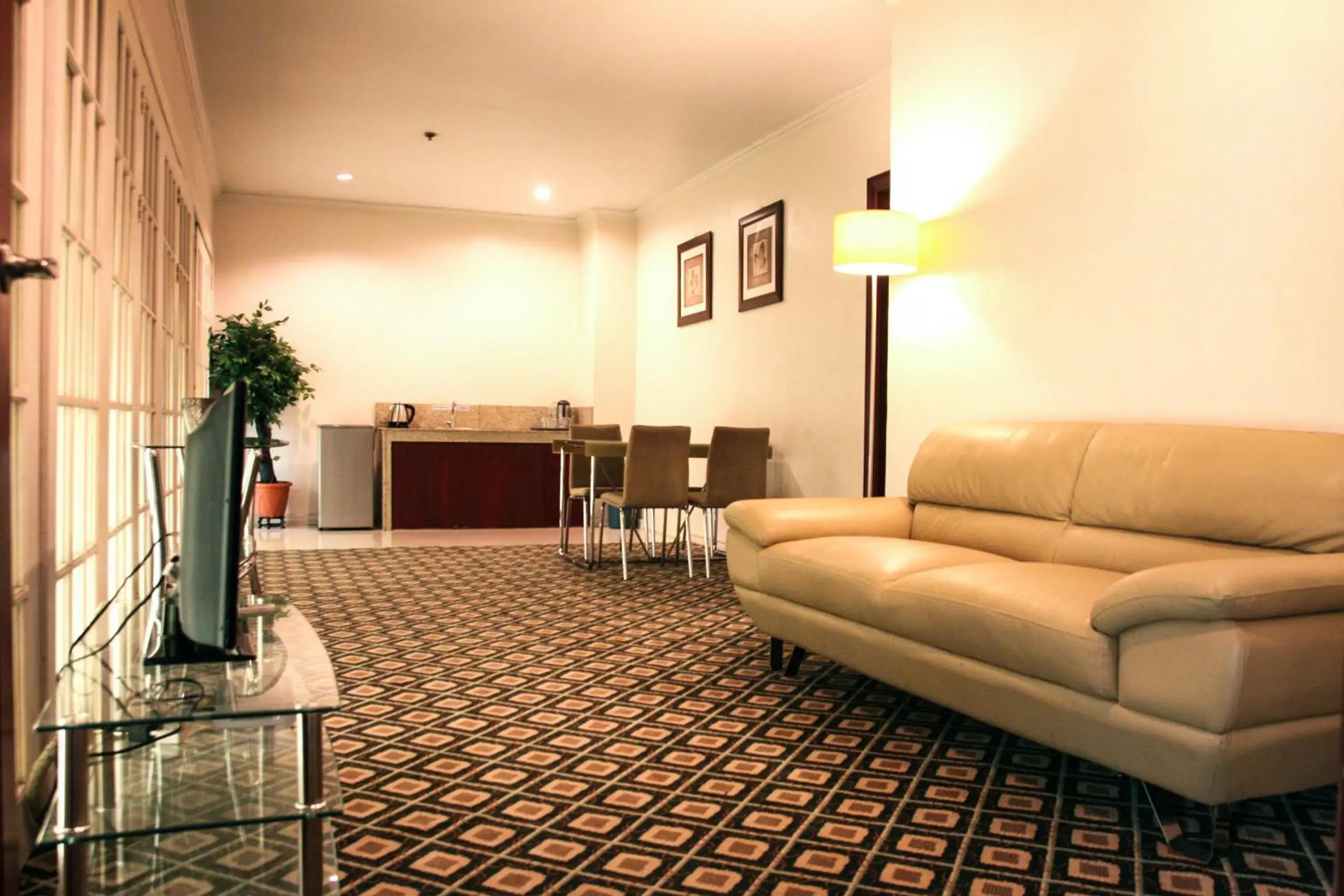 Living room in De Luxe Hotel Living room in De Luxe Hotel