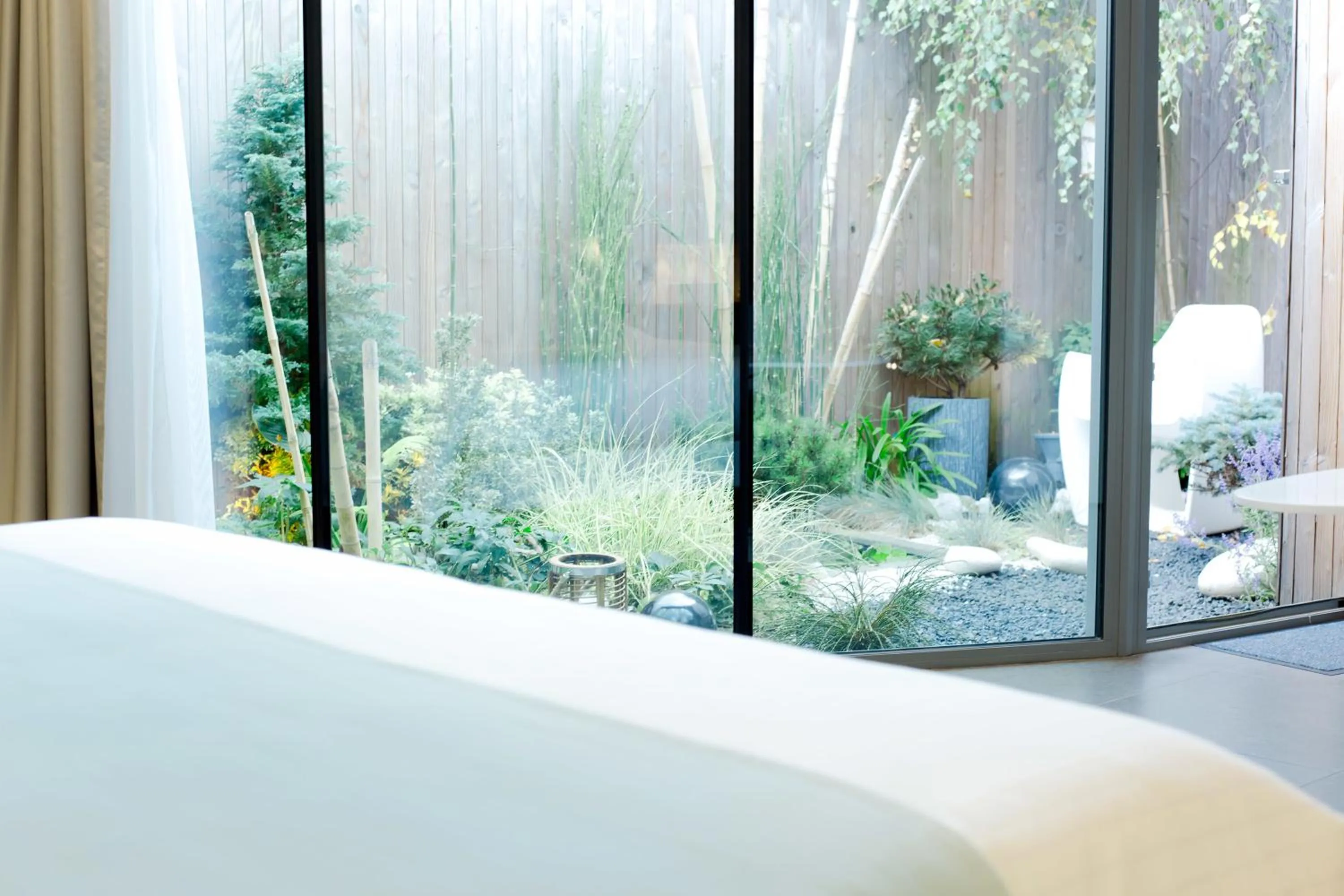 Garden view, Bed in MAISON KERVARREC - Rennes - Saint-Grégoire