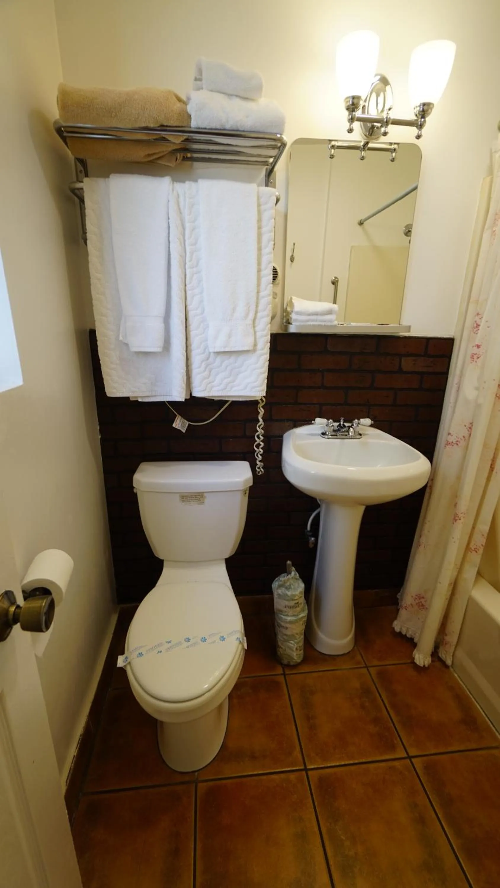 Toilet in Villa Brasil Motel
