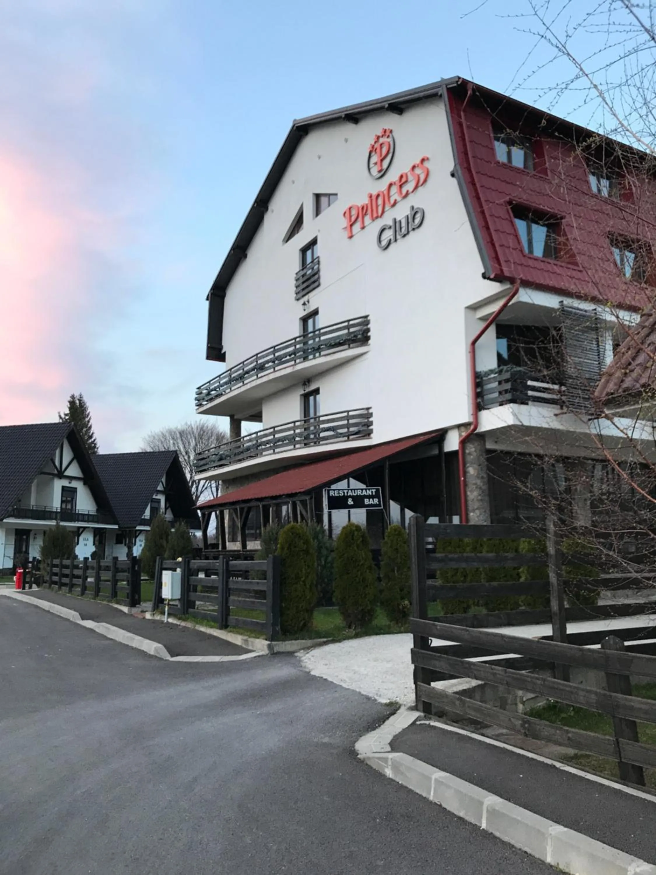 Facade/entrance in Princess Butique