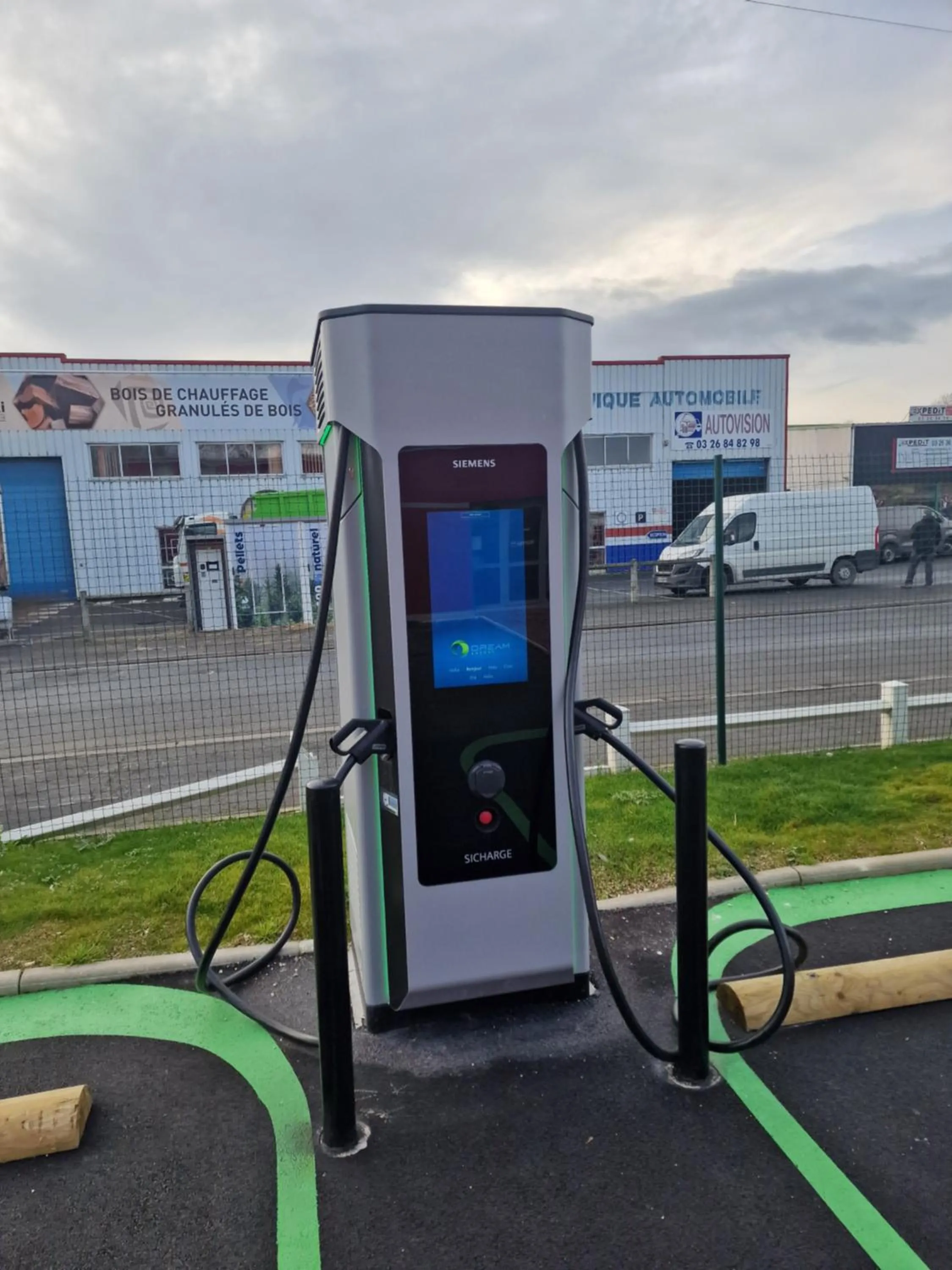 Parking in Enzo Hotels Reims Tinqueux by Kyriad Direct