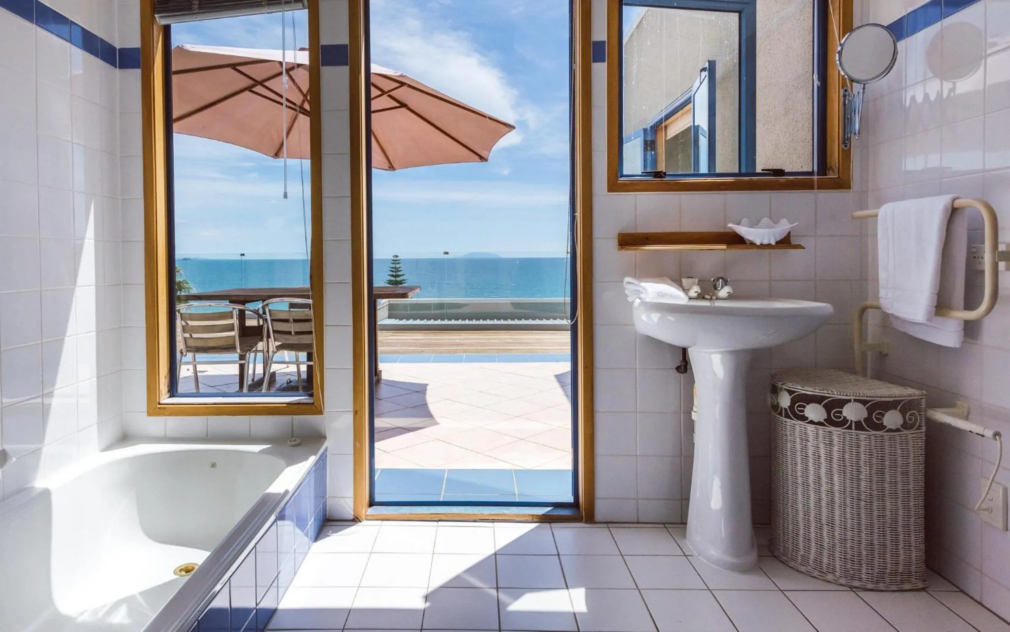Bathroom in Palm Beach Lodge
