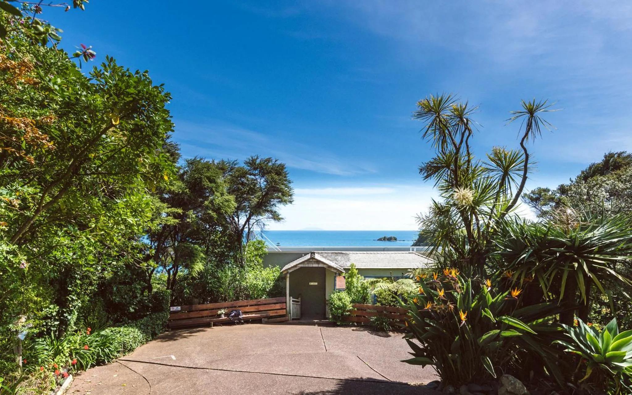 Property building in Palm Beach Lodge