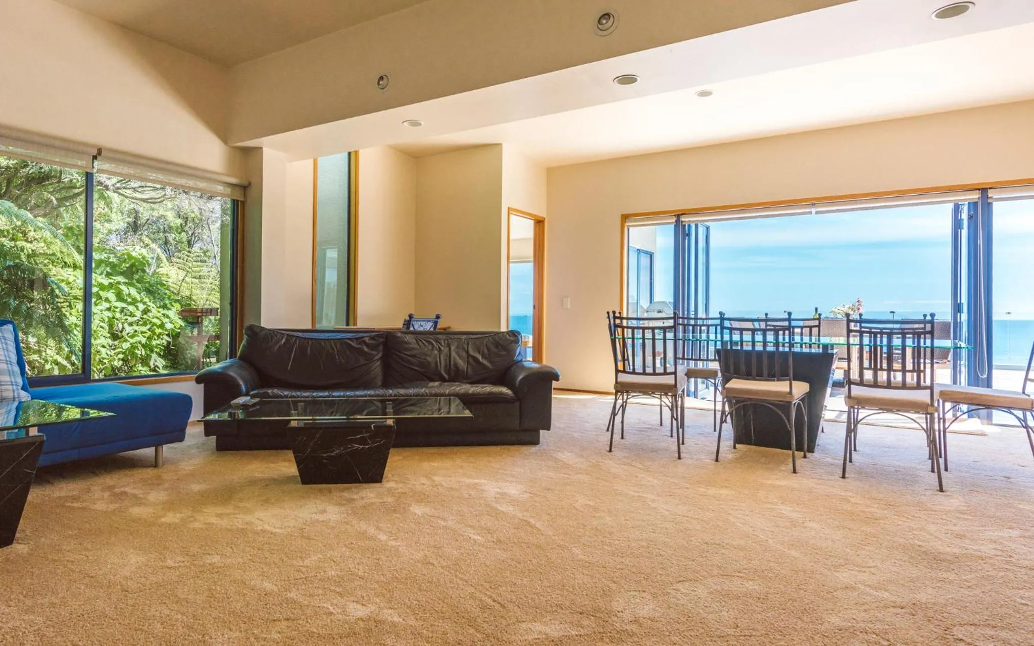 Living room in Palm Beach Lodge
