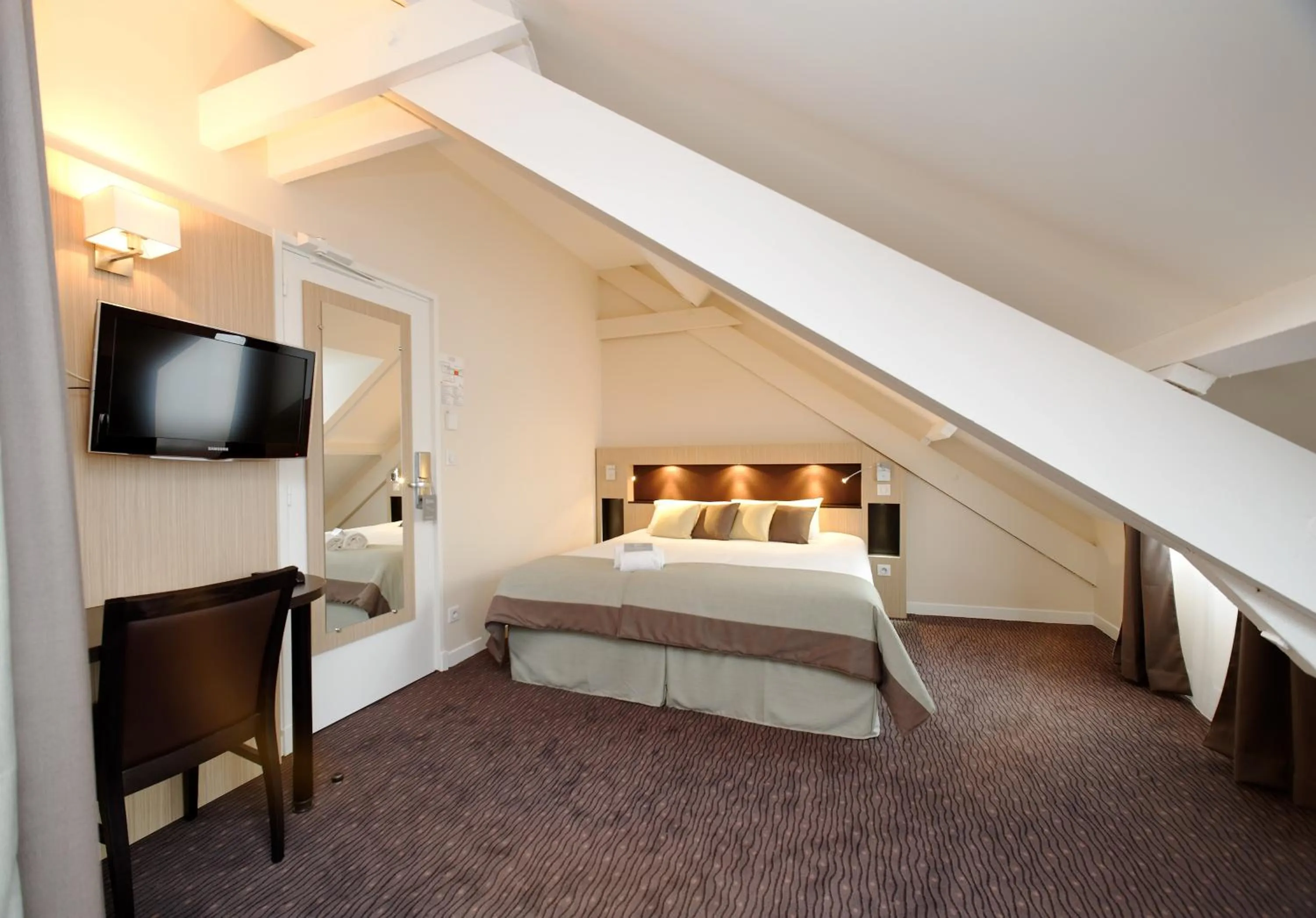 Photo of the whole room in Castel Victoria