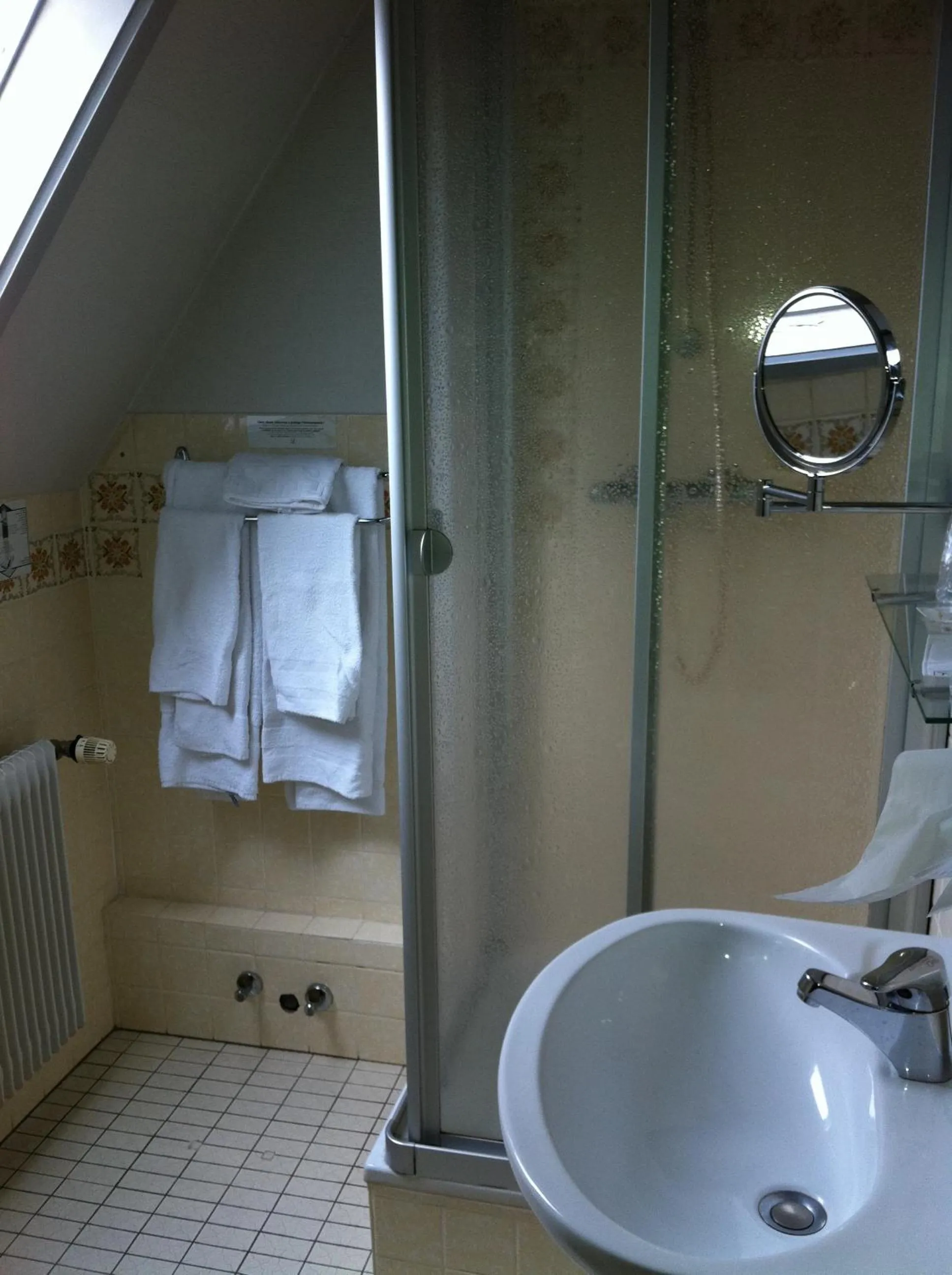 Photo of the whole room in La Bonne Franquette