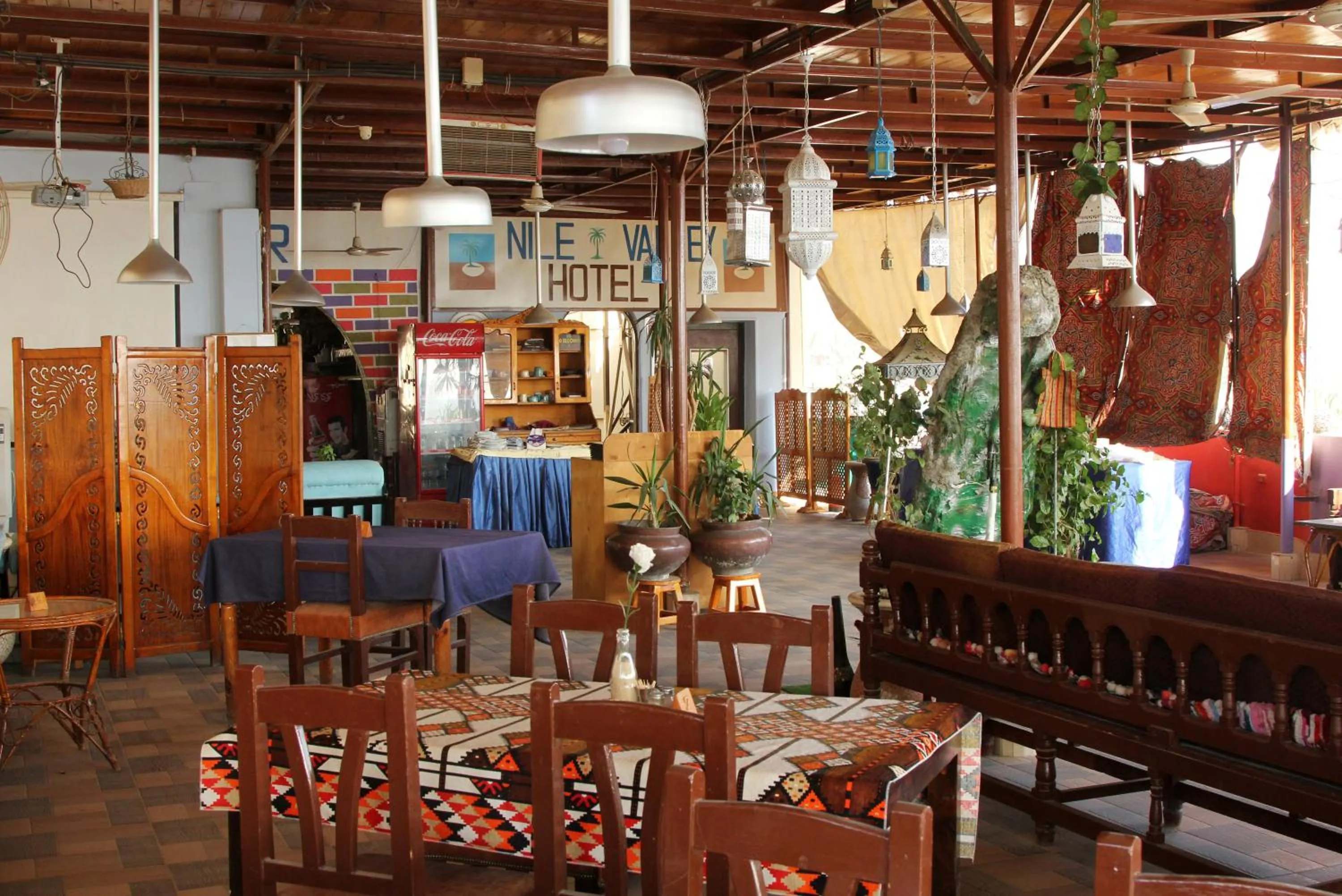 Restaurant/places to eat in Nile Valley Hotel