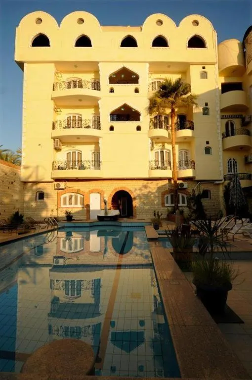 Swimming pool in Nile Valley Hotel