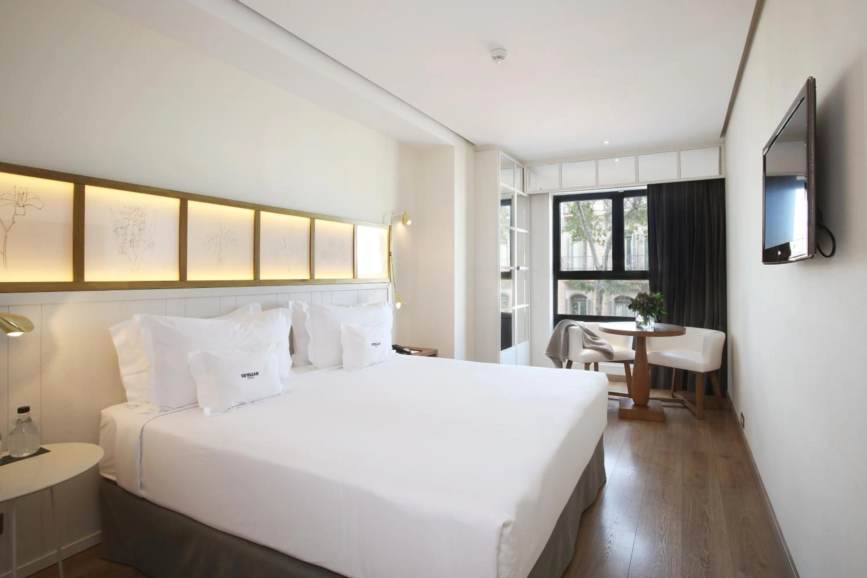 Photo of the whole room, Bed in Ofelias Hotel 4Sup