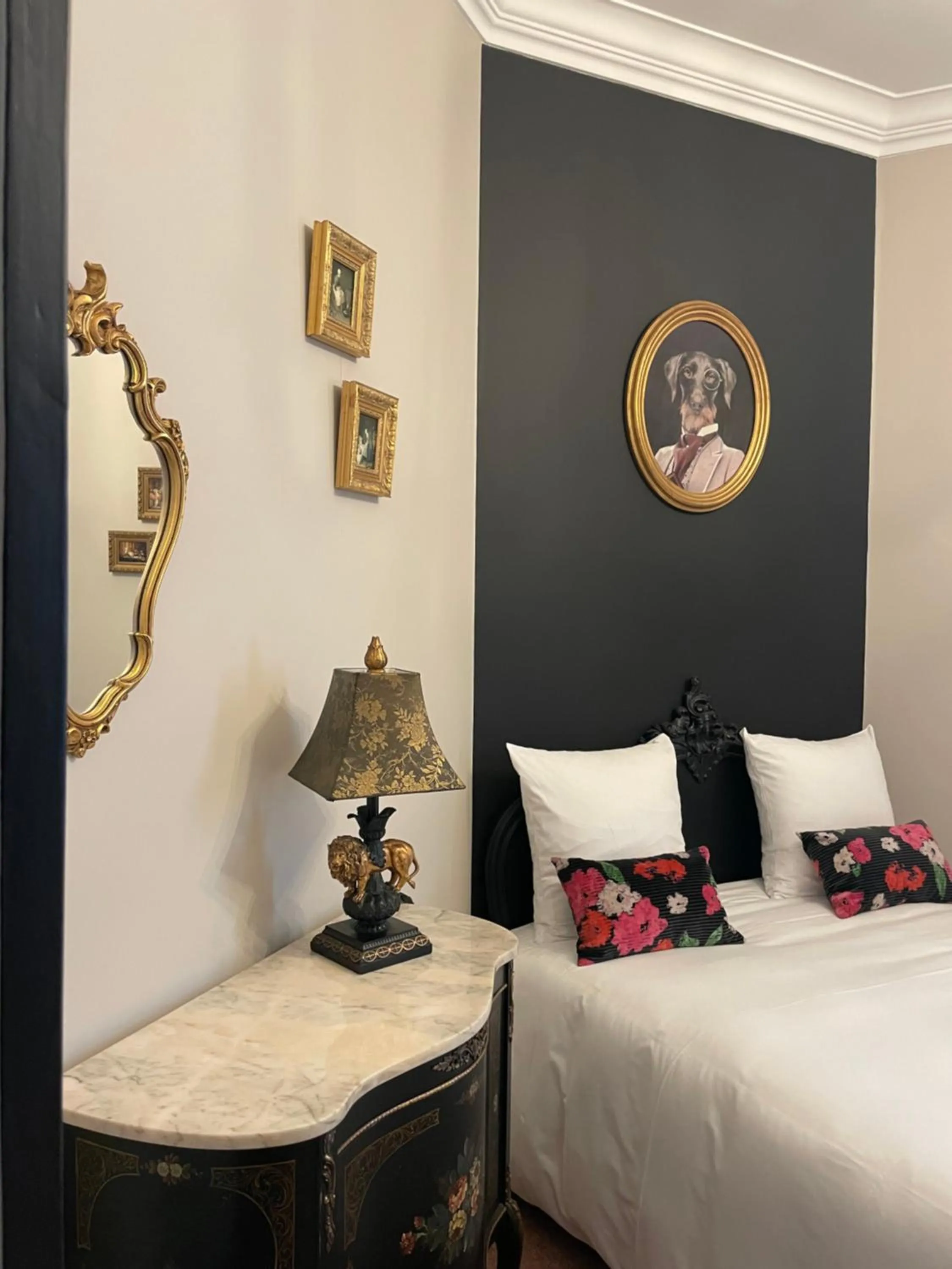 Bed in Hôtel Château des Jacobins