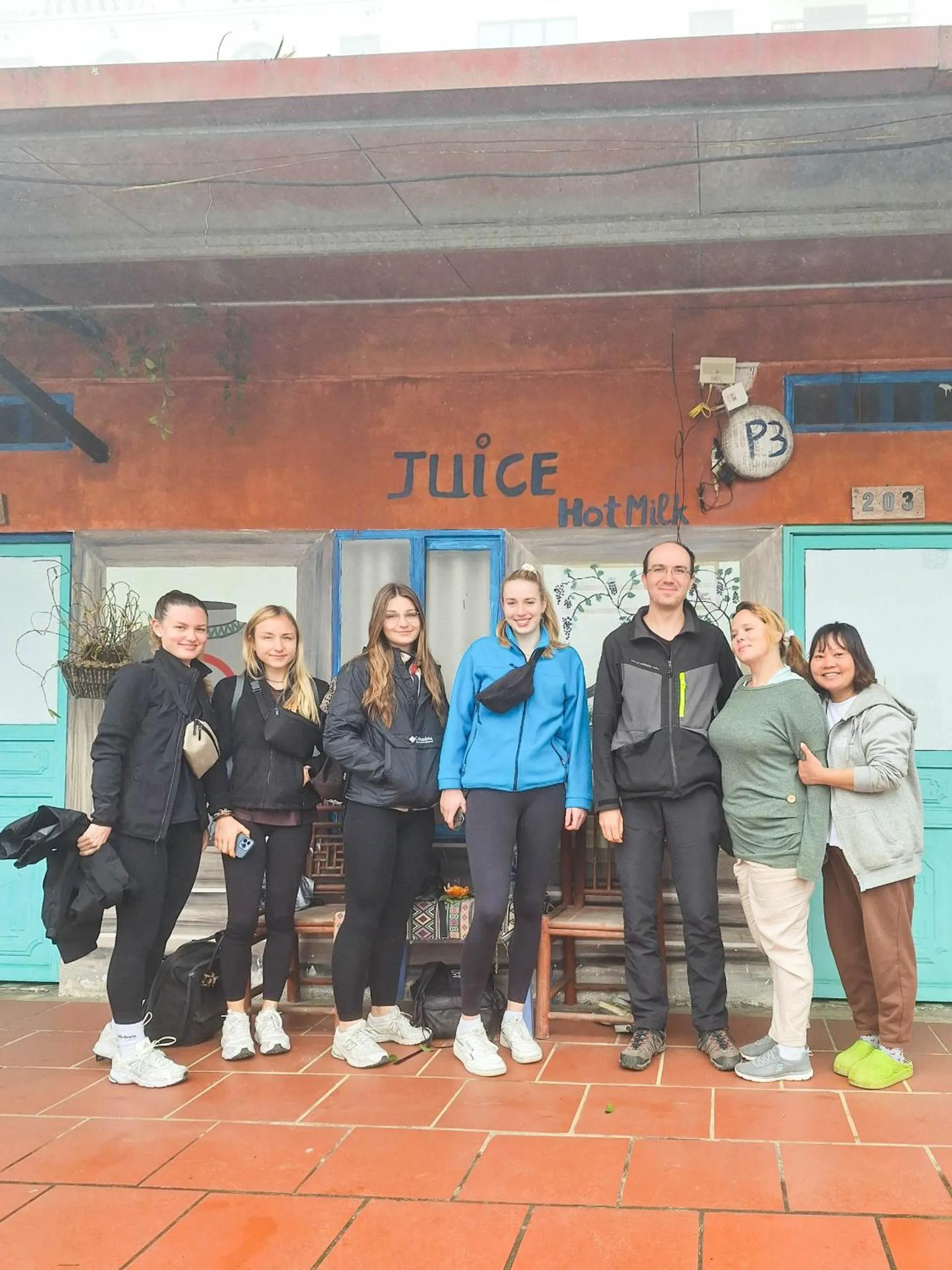 group of guests in Sapa Tatu Homestay