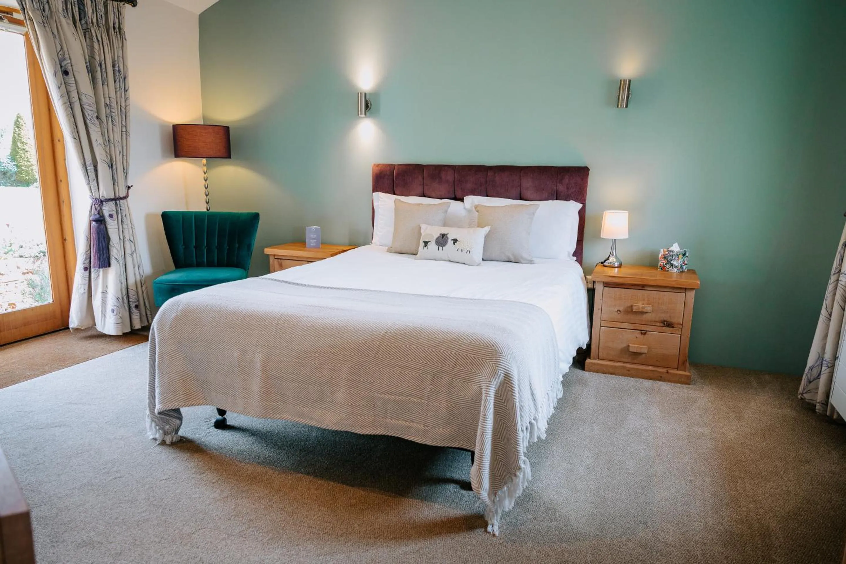 Bedroom, Bed in The Granary at Fawsley