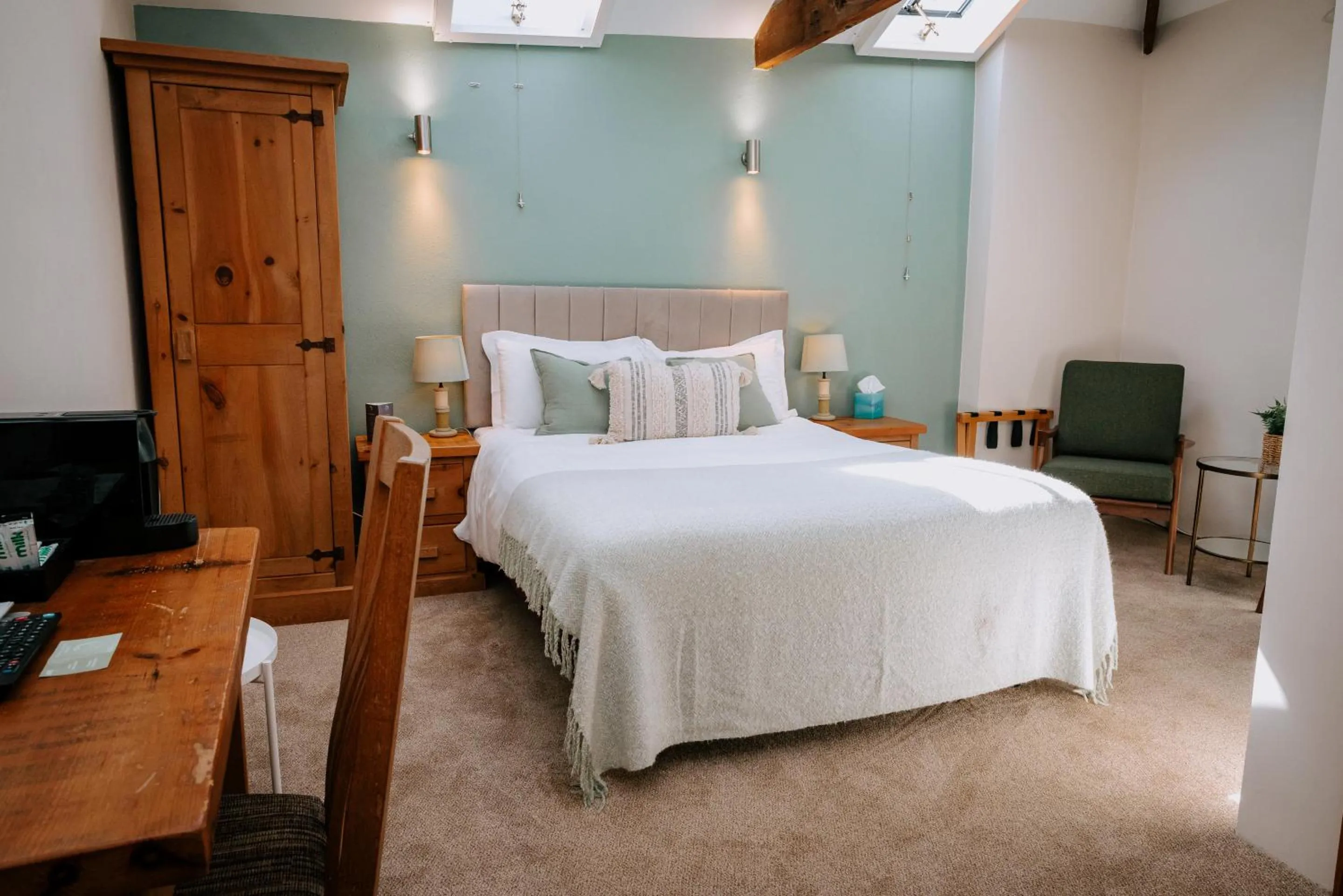 Bedroom, Bed in The Granary at Fawsley