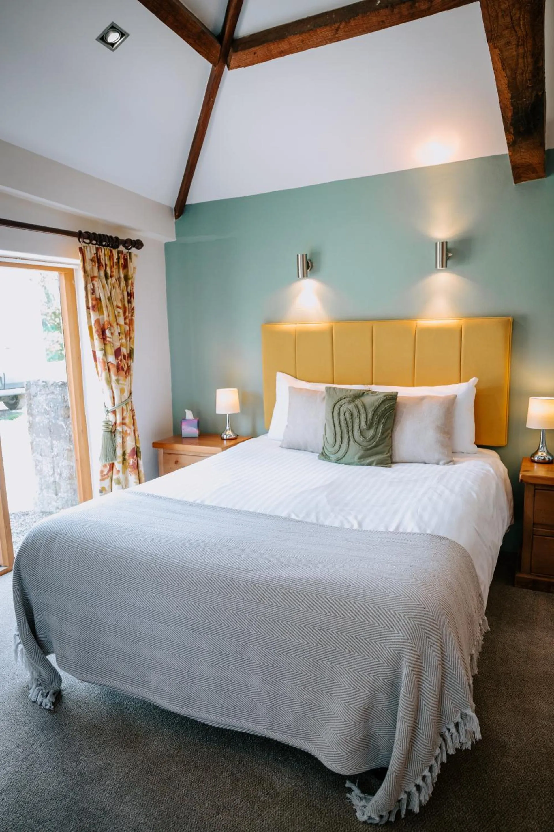 Bedroom, Bed in The Granary at Fawsley