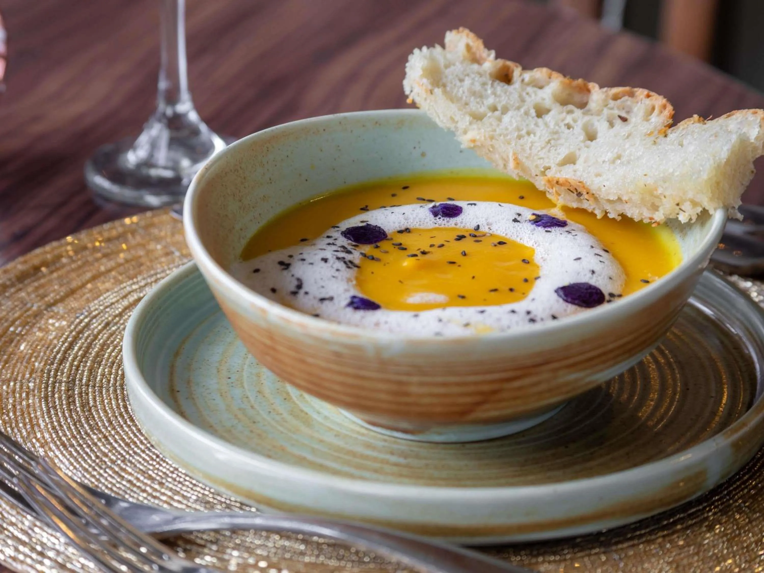 Restaurant/places to eat in Novotel Bogota Parque 93