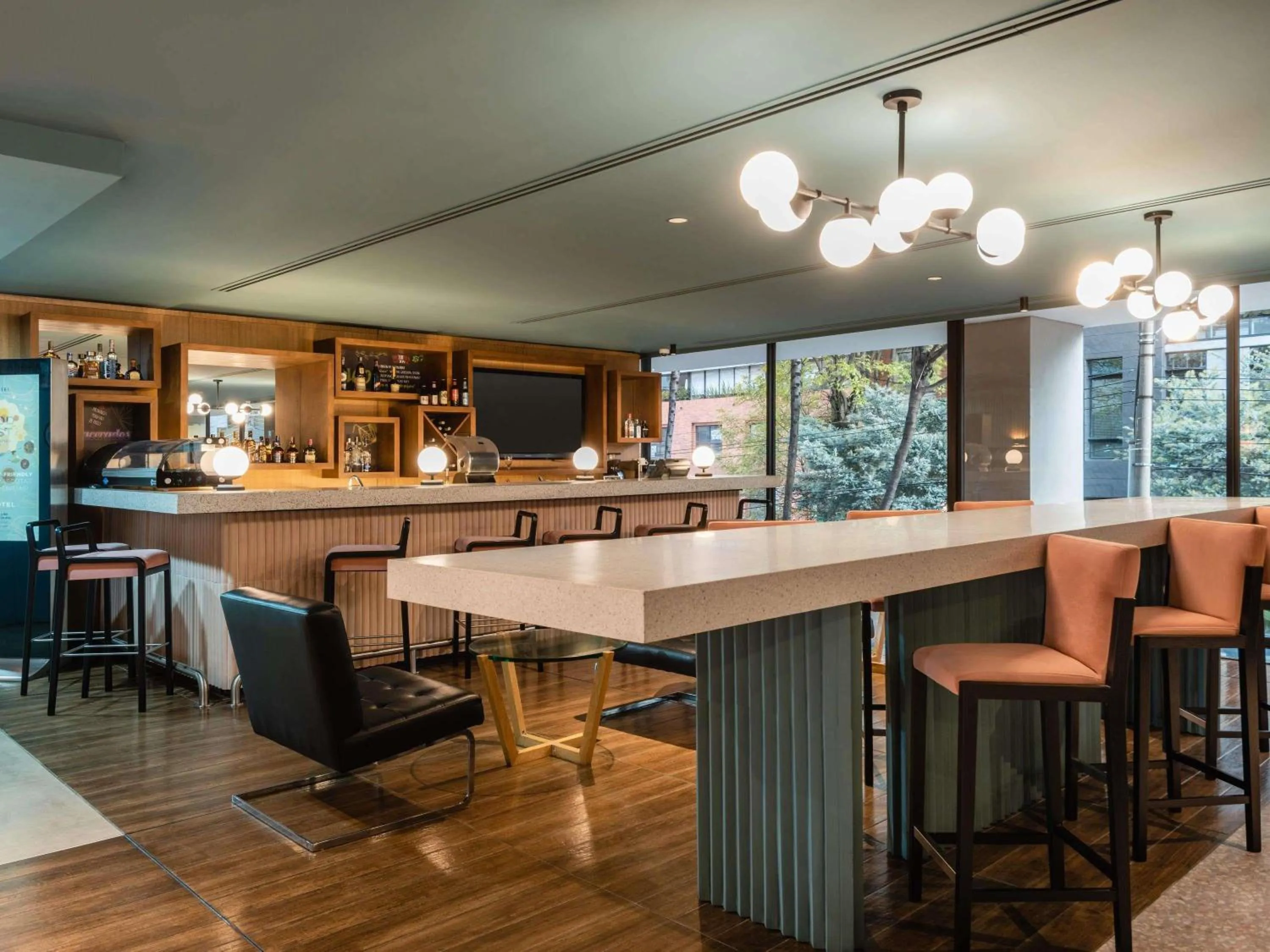 Restaurant/places to eat in Novotel Bogota Parque 93