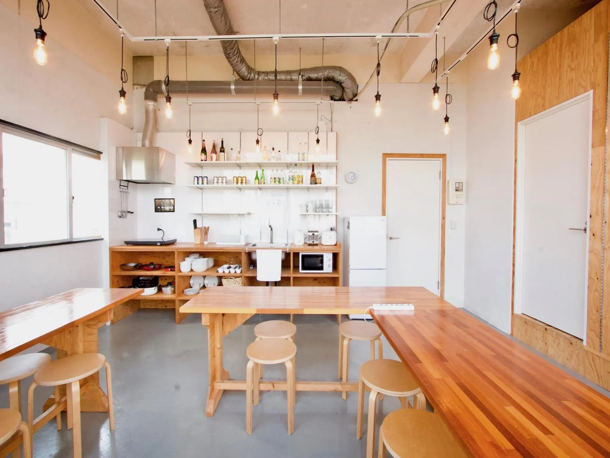 Communal kitchen in Ishigaki Guesthouse HIVE