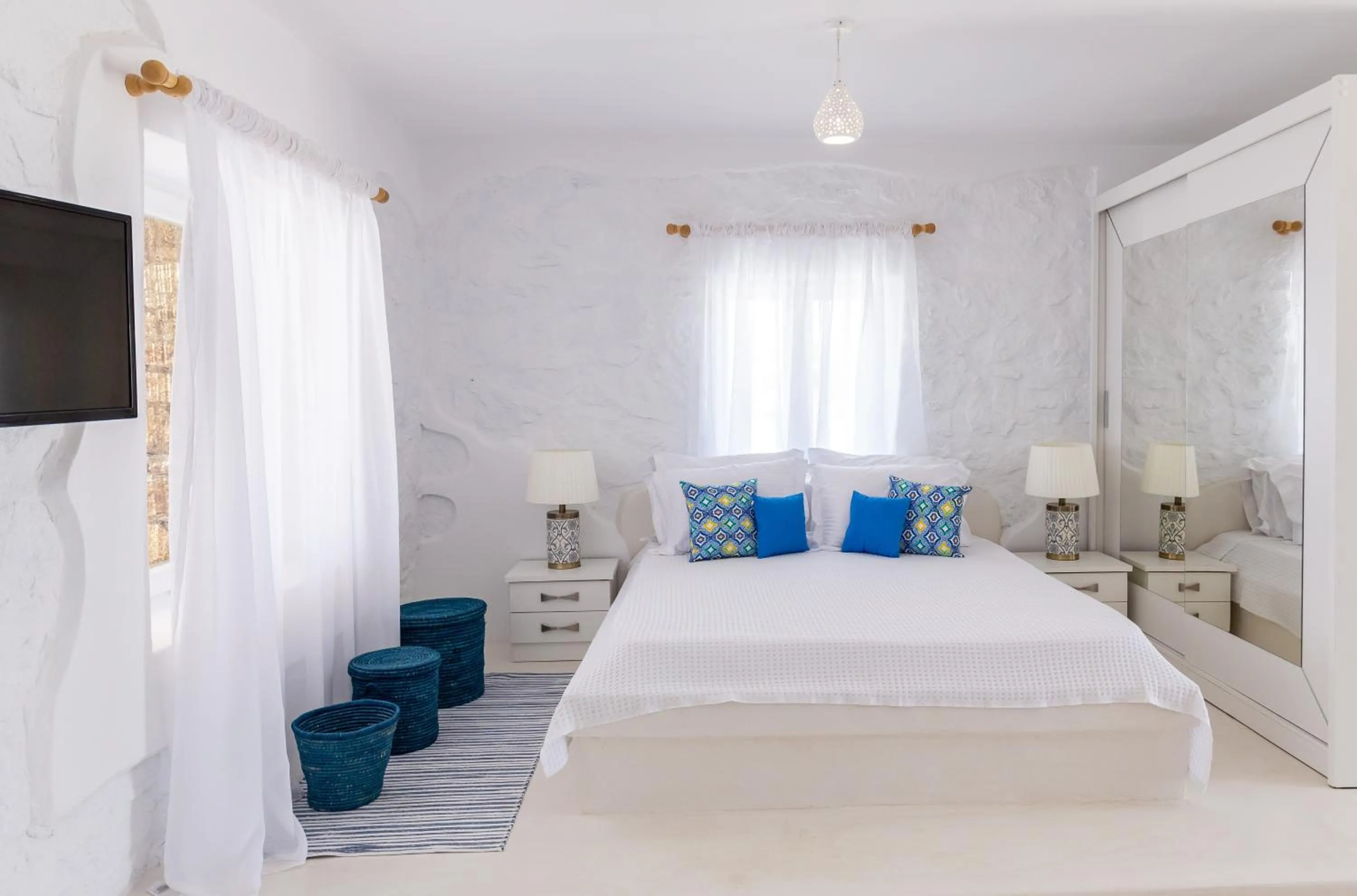Photo of the whole room, Bed in Sugar Blue