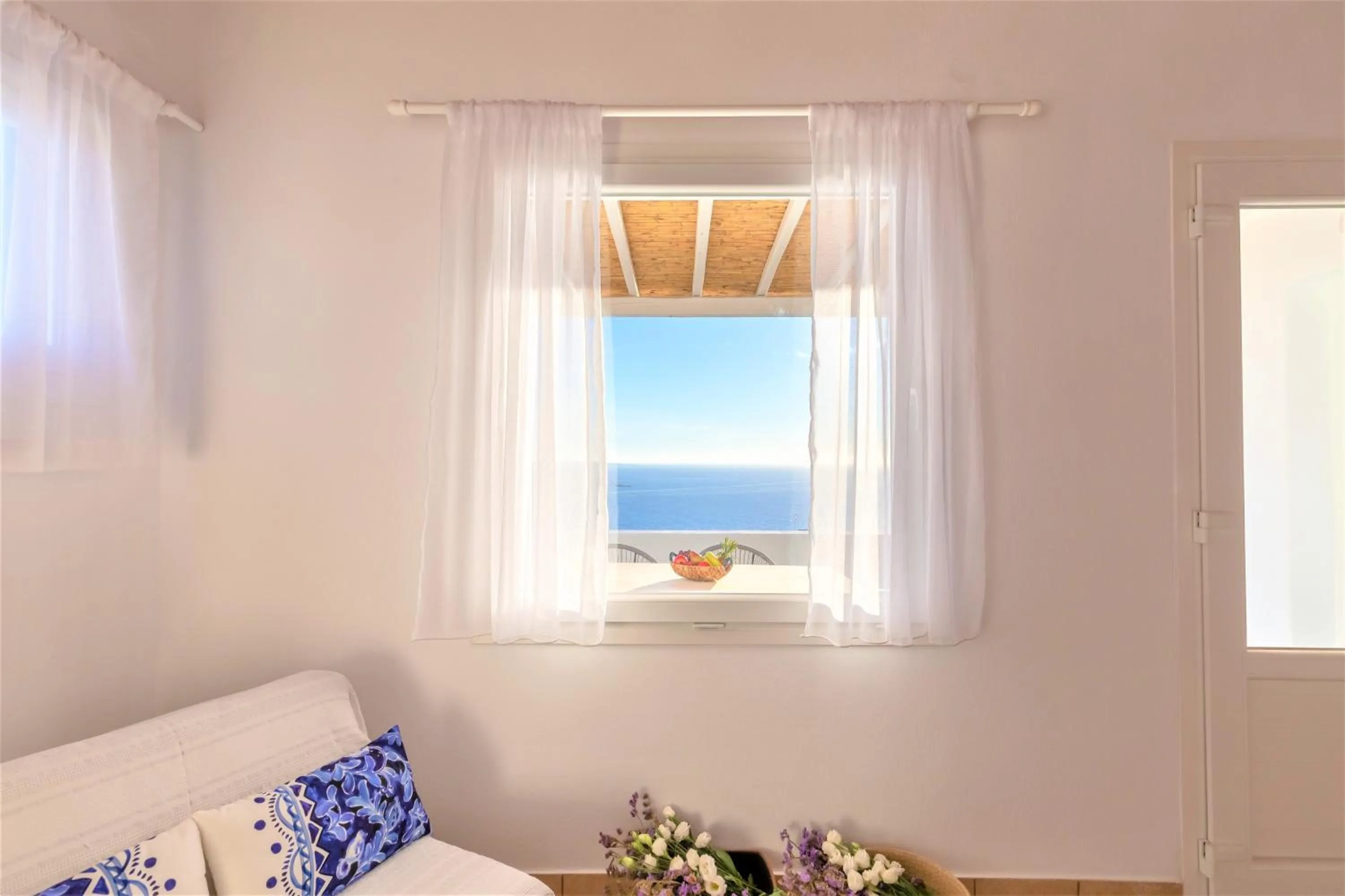 Sea view, Bed in Sugar Blue