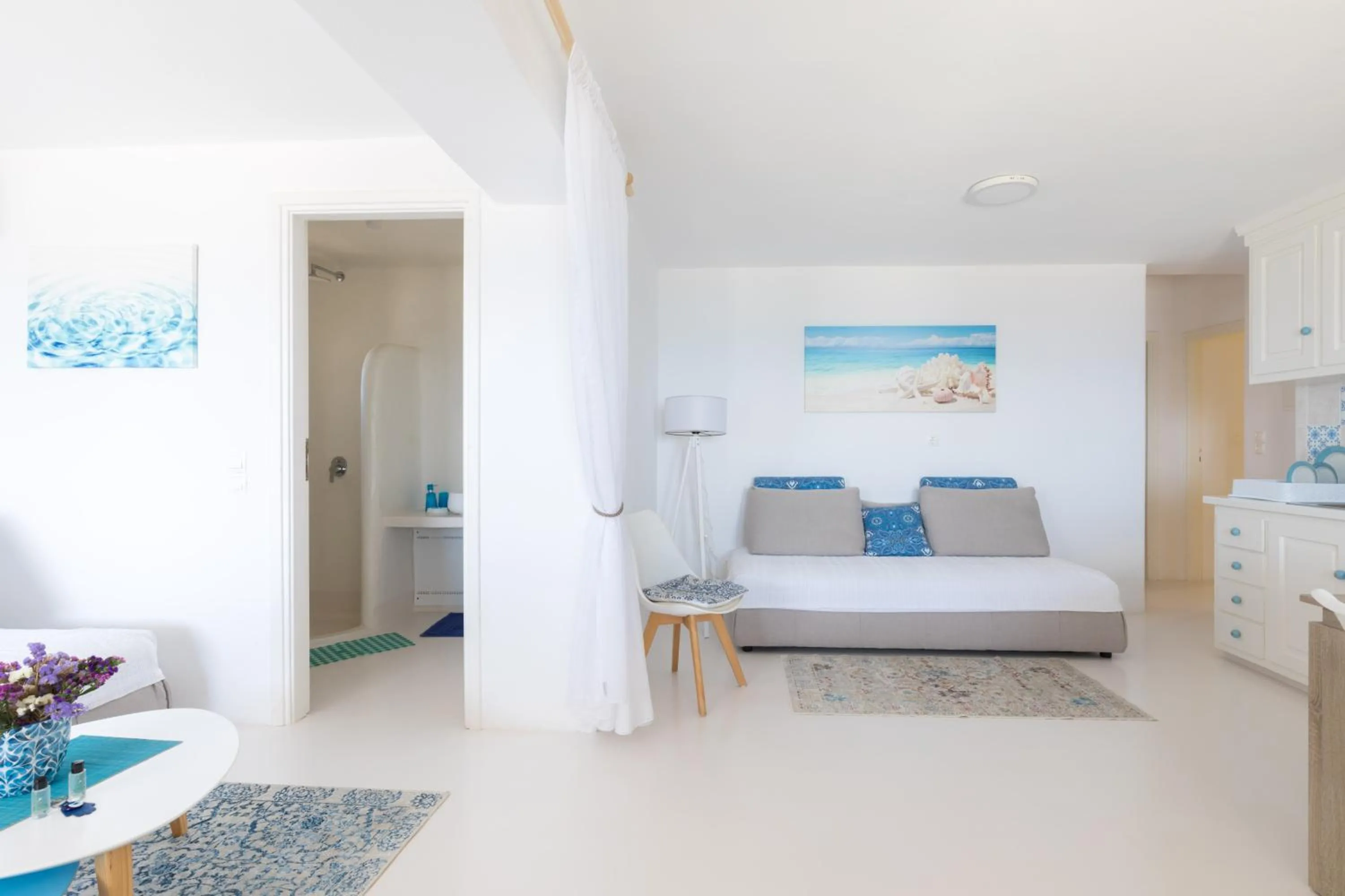 Photo of the whole room, Bed in Sugar Blue