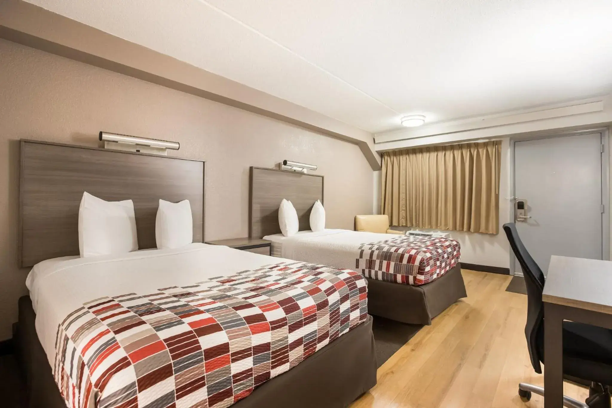 Photo of the whole room, Bed in Red Roof Inn Princeton - Ewing Photo of the whole room, Bed in Red Roof Inn Princeton - Ewing