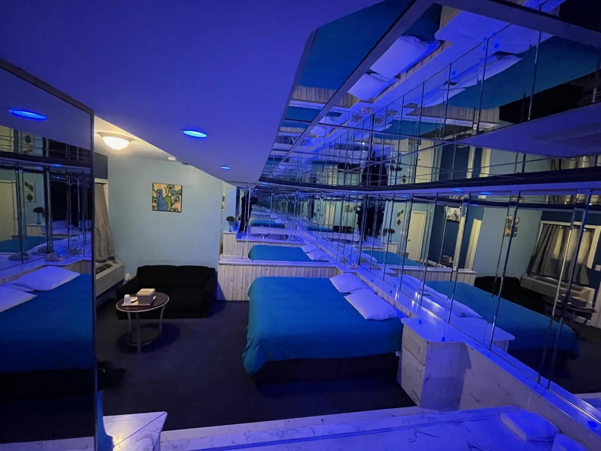 Executive Suite in Gallery Holiday Motel
