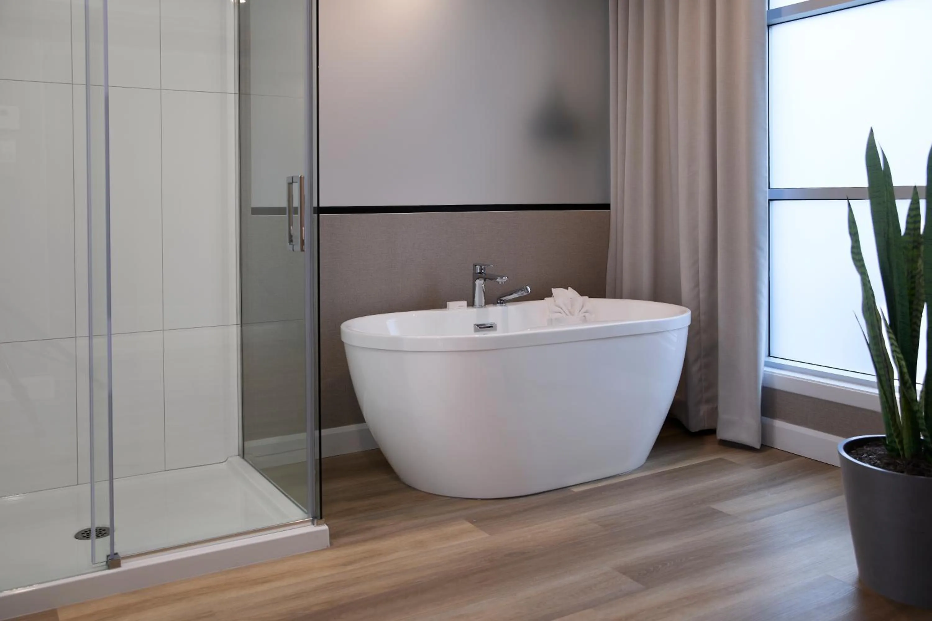 Shower in Hôtel Cofortel