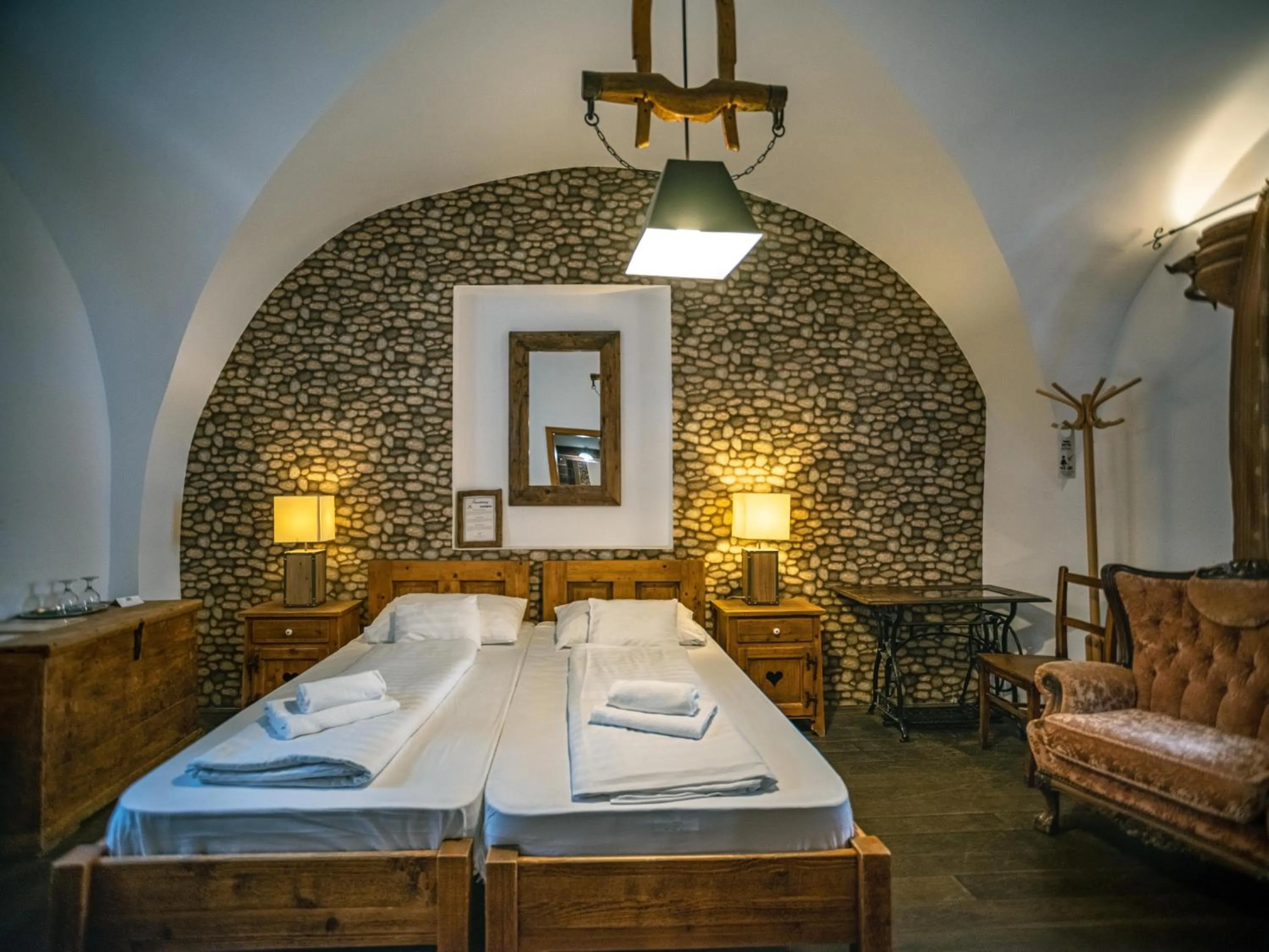 Western in Régi Posta Hotel és Étterem