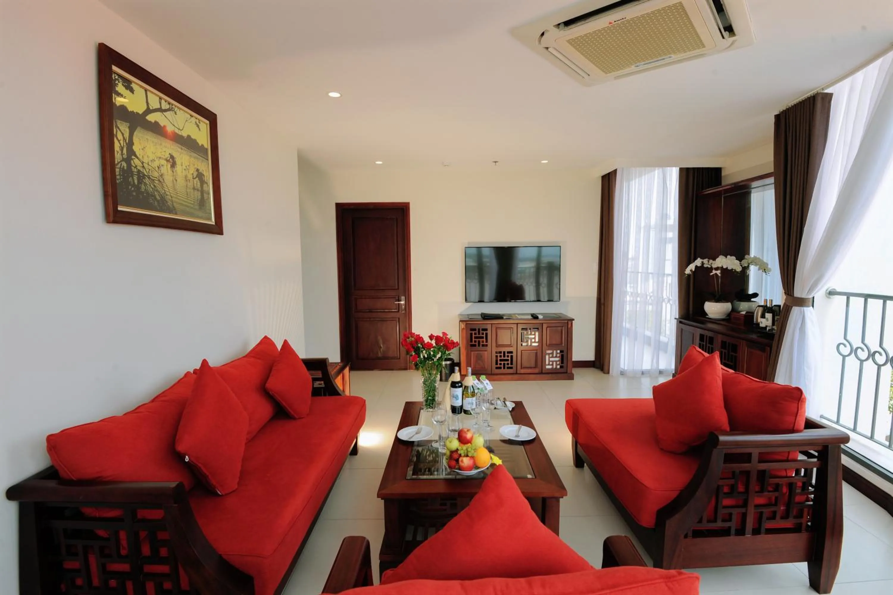 Communal lounge/ TV room in Cuu Long Hotel