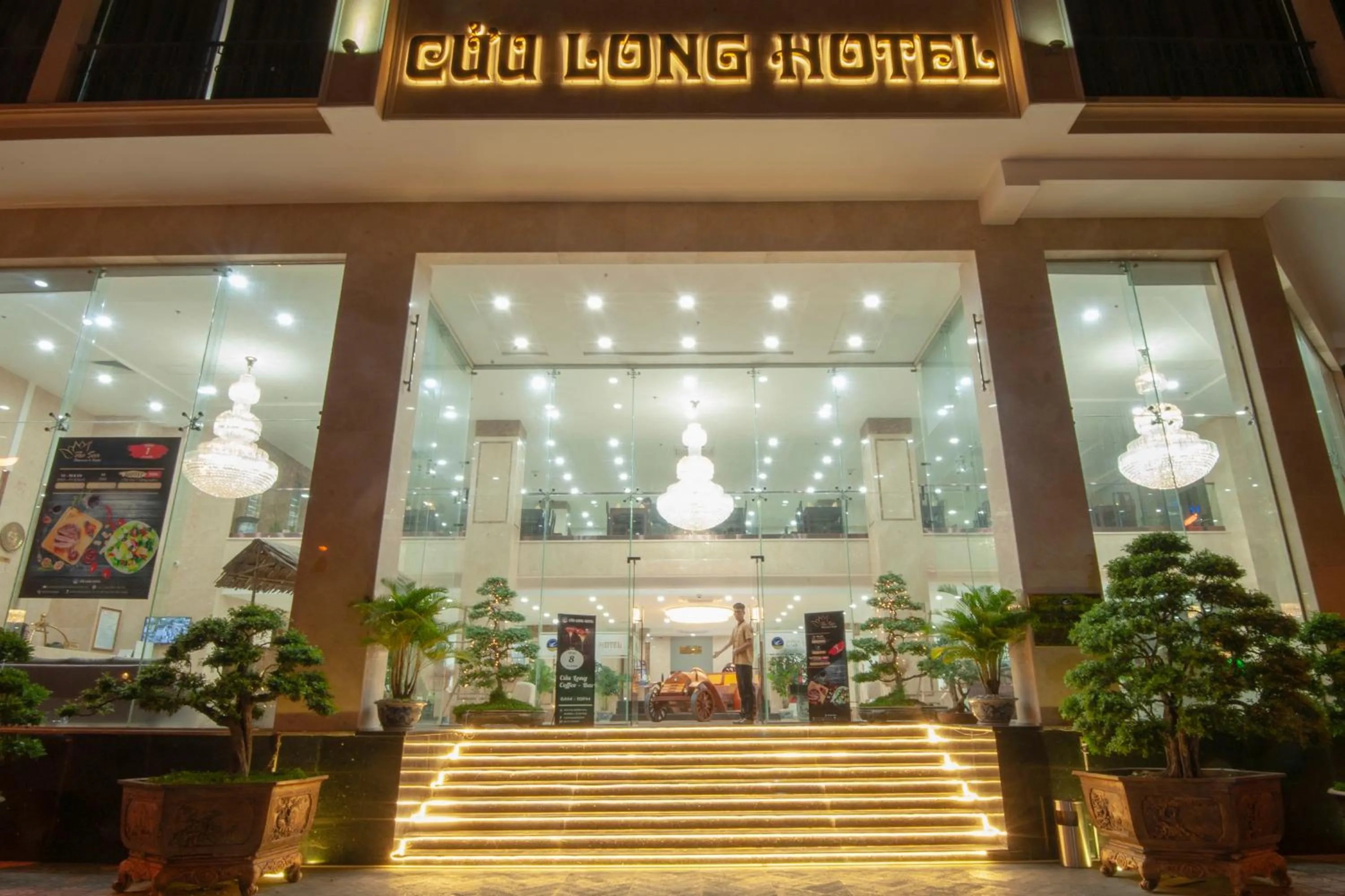 Facade/entrance in Cuu Long Hotel