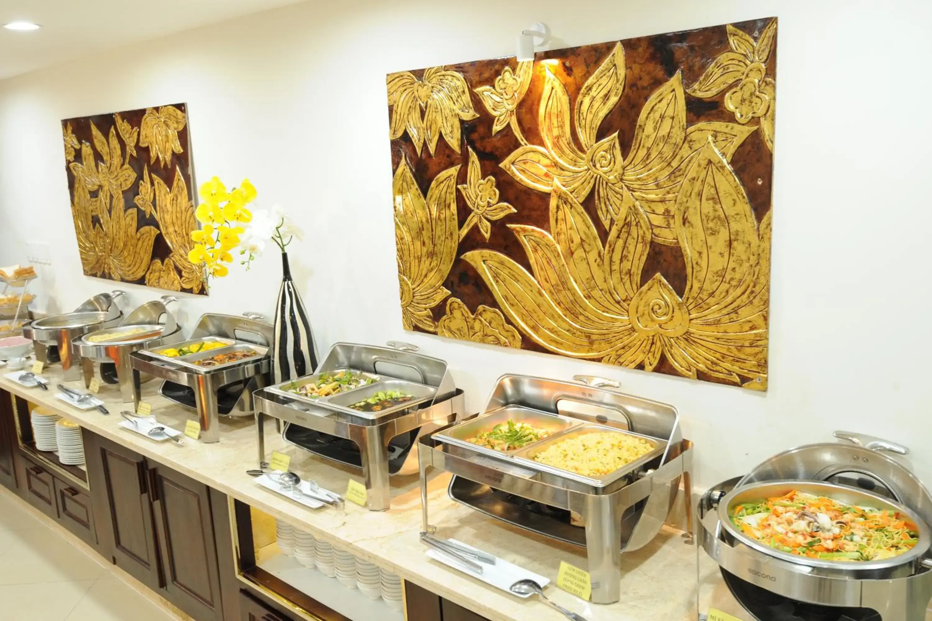 Restaurant/places to eat in Cuu Long Hotel Restaurant/places to eat in Cuu Long Hotel