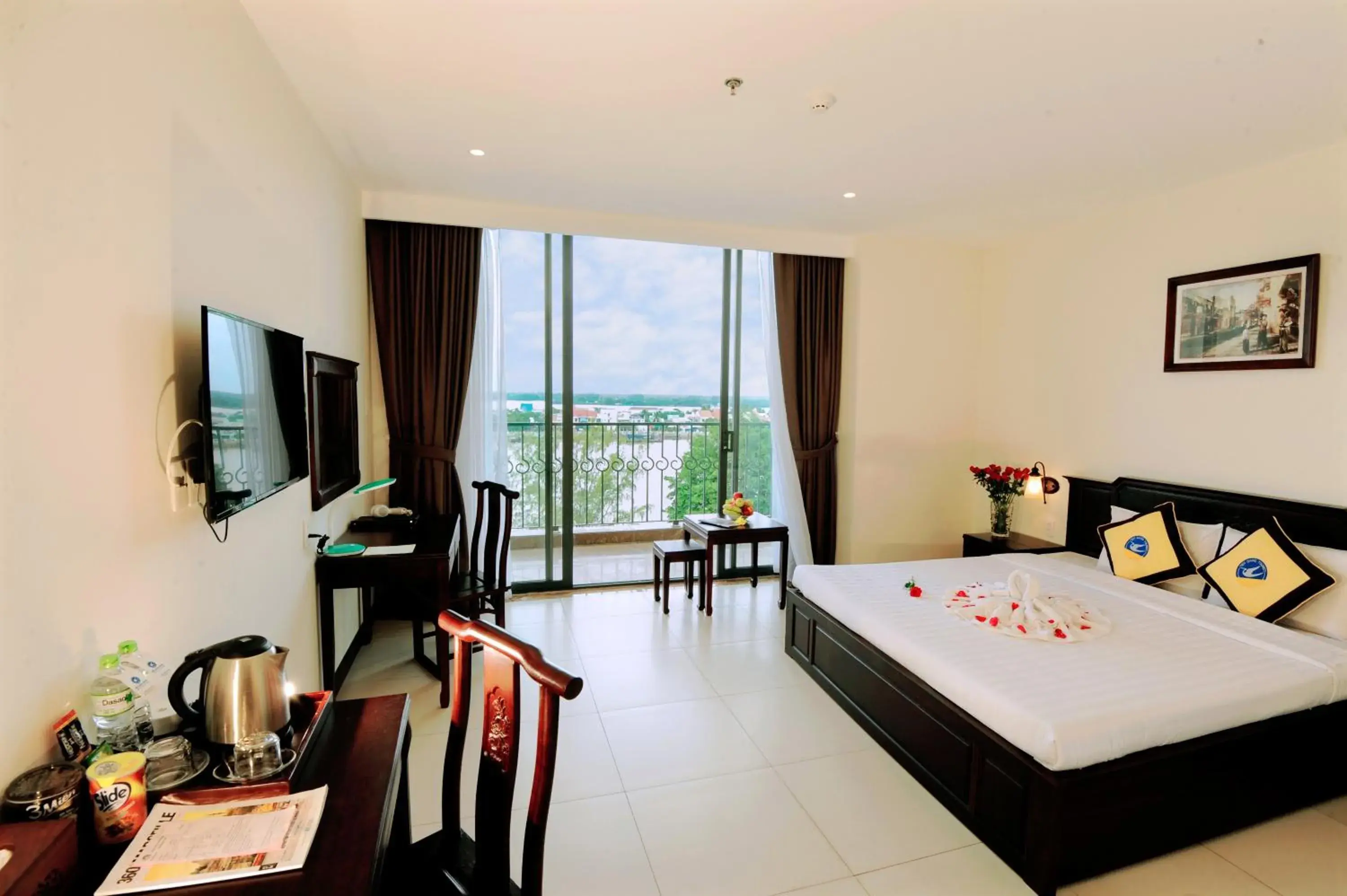 Communal lounge/ TV room, Bed in Cuu Long Hotel Communal lounge/ TV room, Bed in Cuu Long Hotel