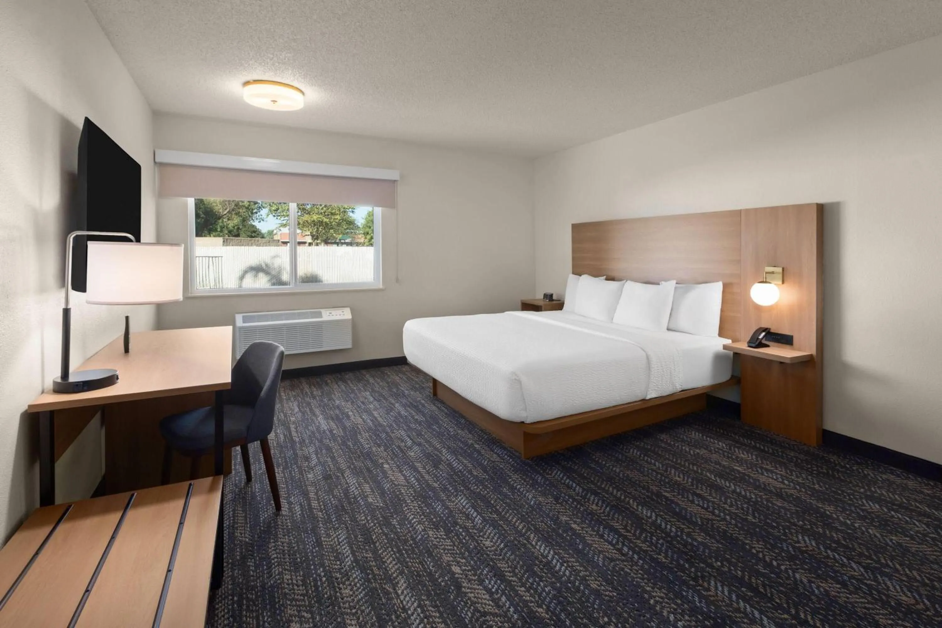 Photo of the whole room, Bed in Ramada by Wyndham Merced