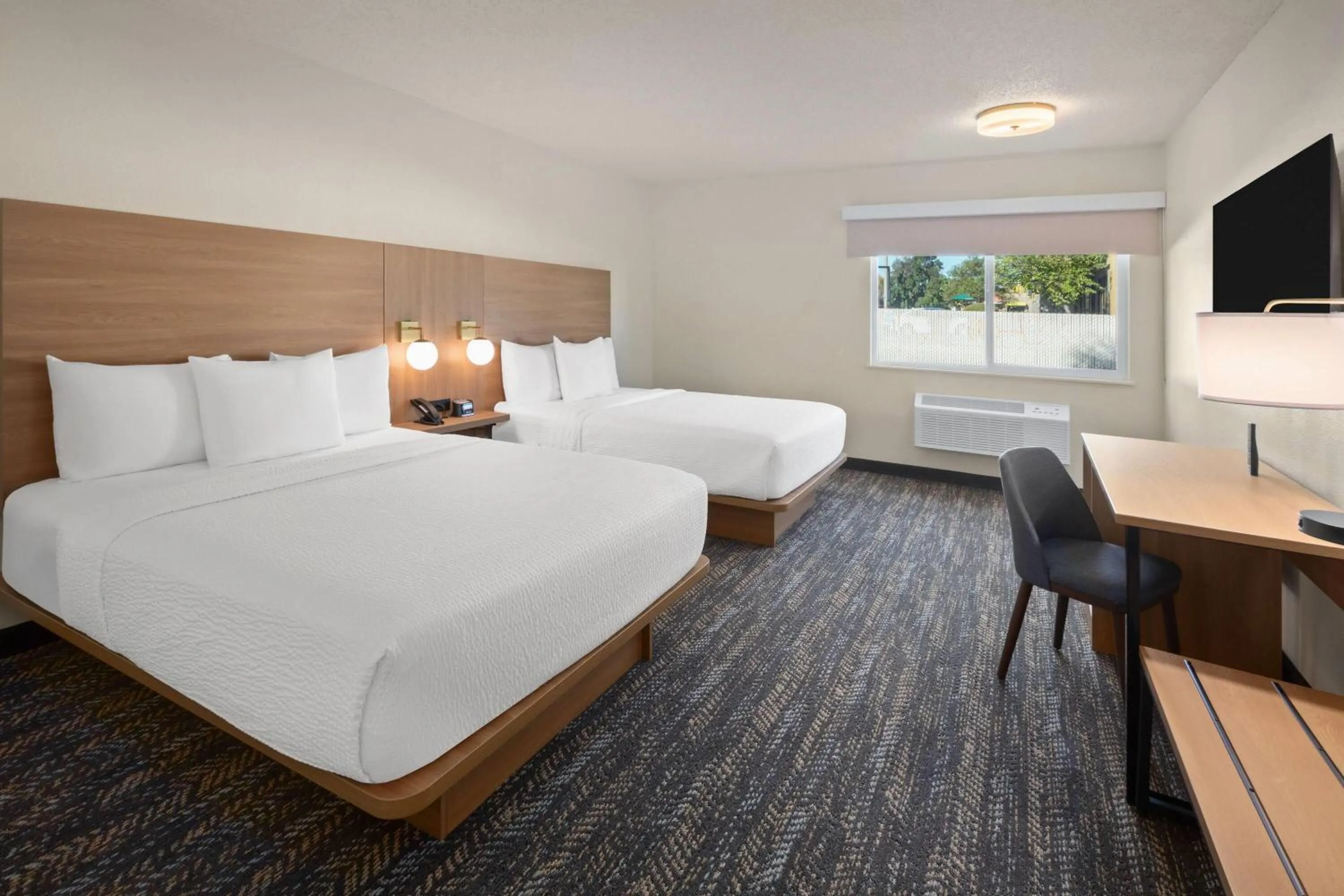 Photo of the whole room, Bed in Ramada by Wyndham Merced