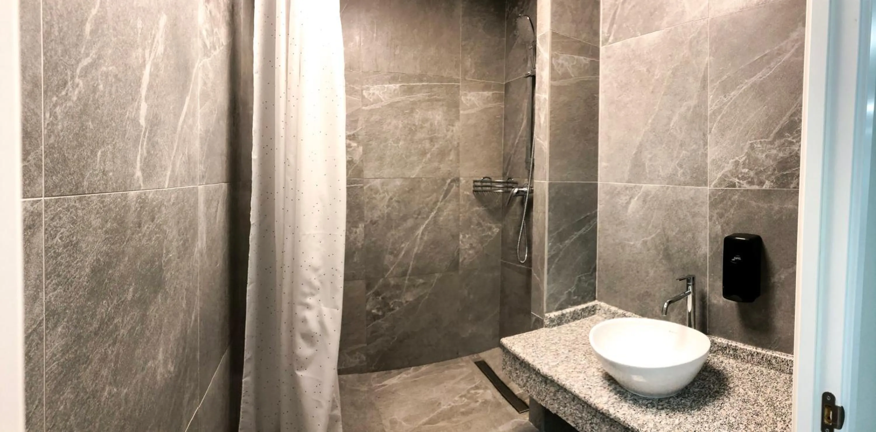 Standard Triple Room in Hostel City Center