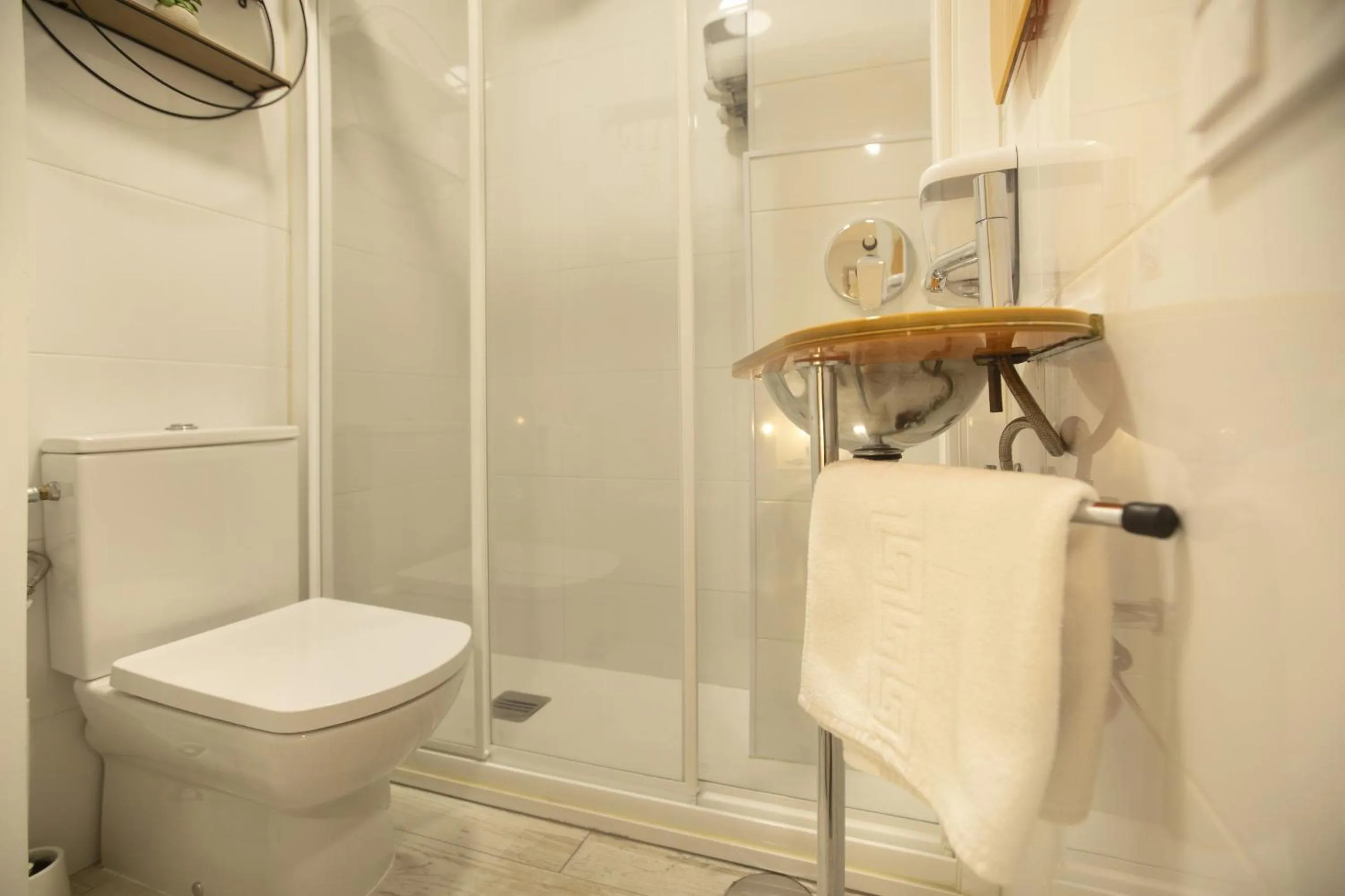 Bathroom in Alojamientos Cantíber