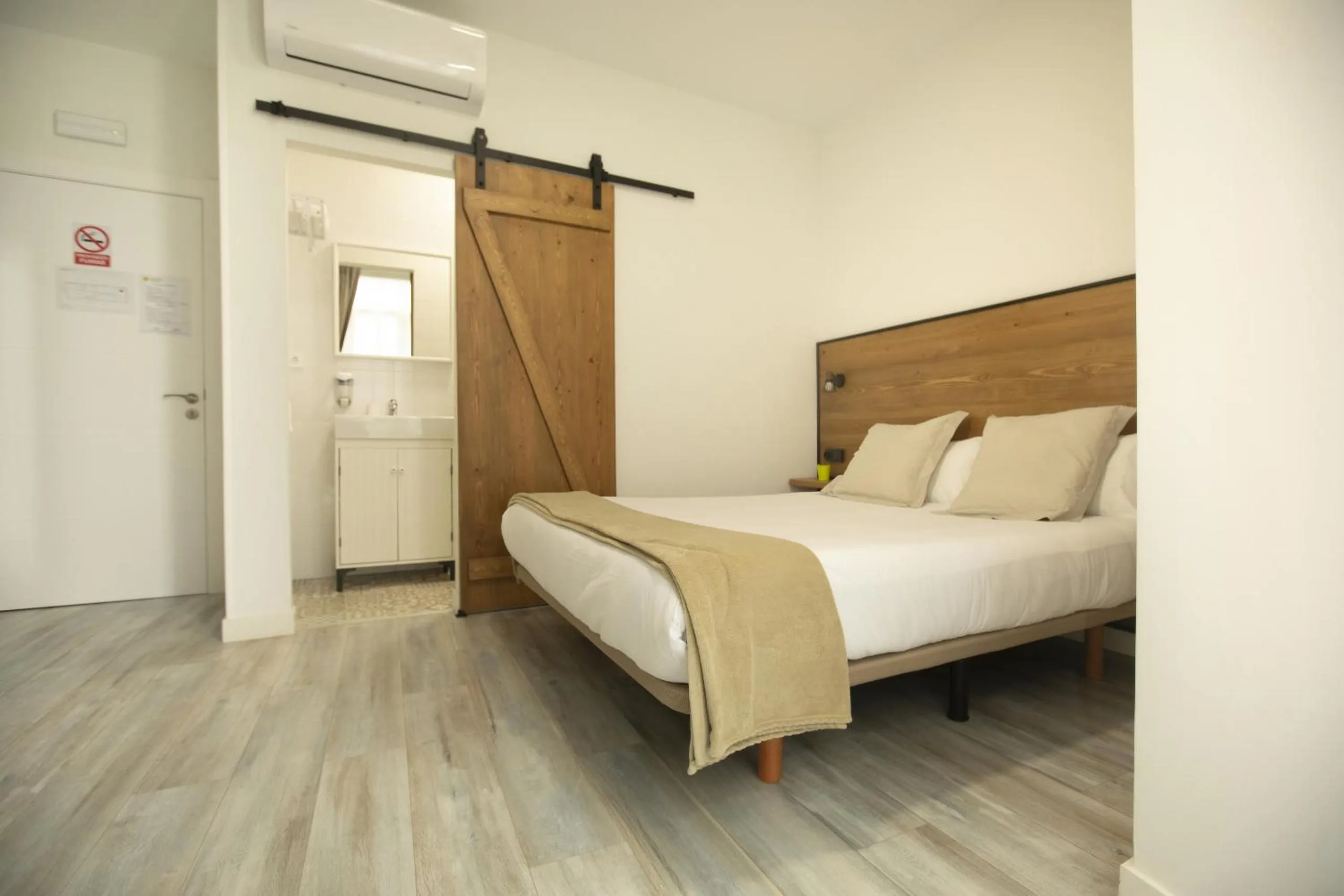 Bedroom, Bed in Alojamientos Cantíber