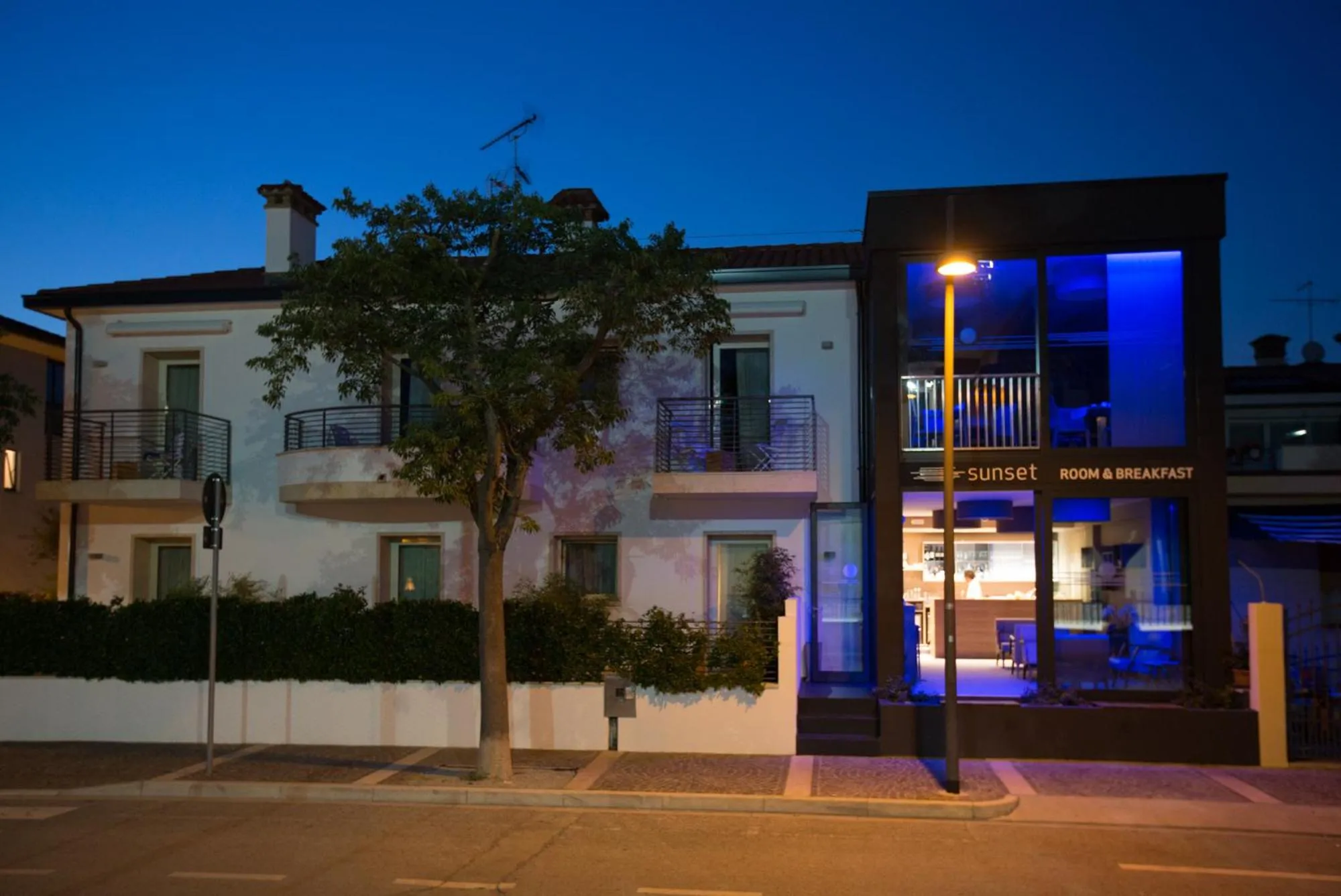 Property building in Sunset Room&Breakfast