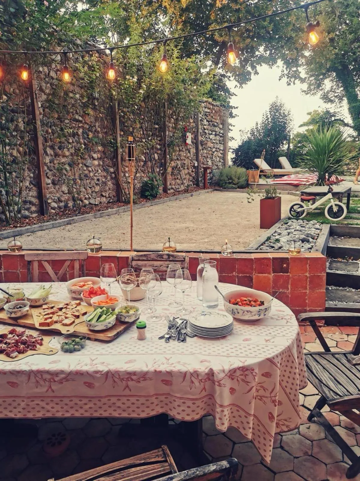 Patio in Maison de la Pra