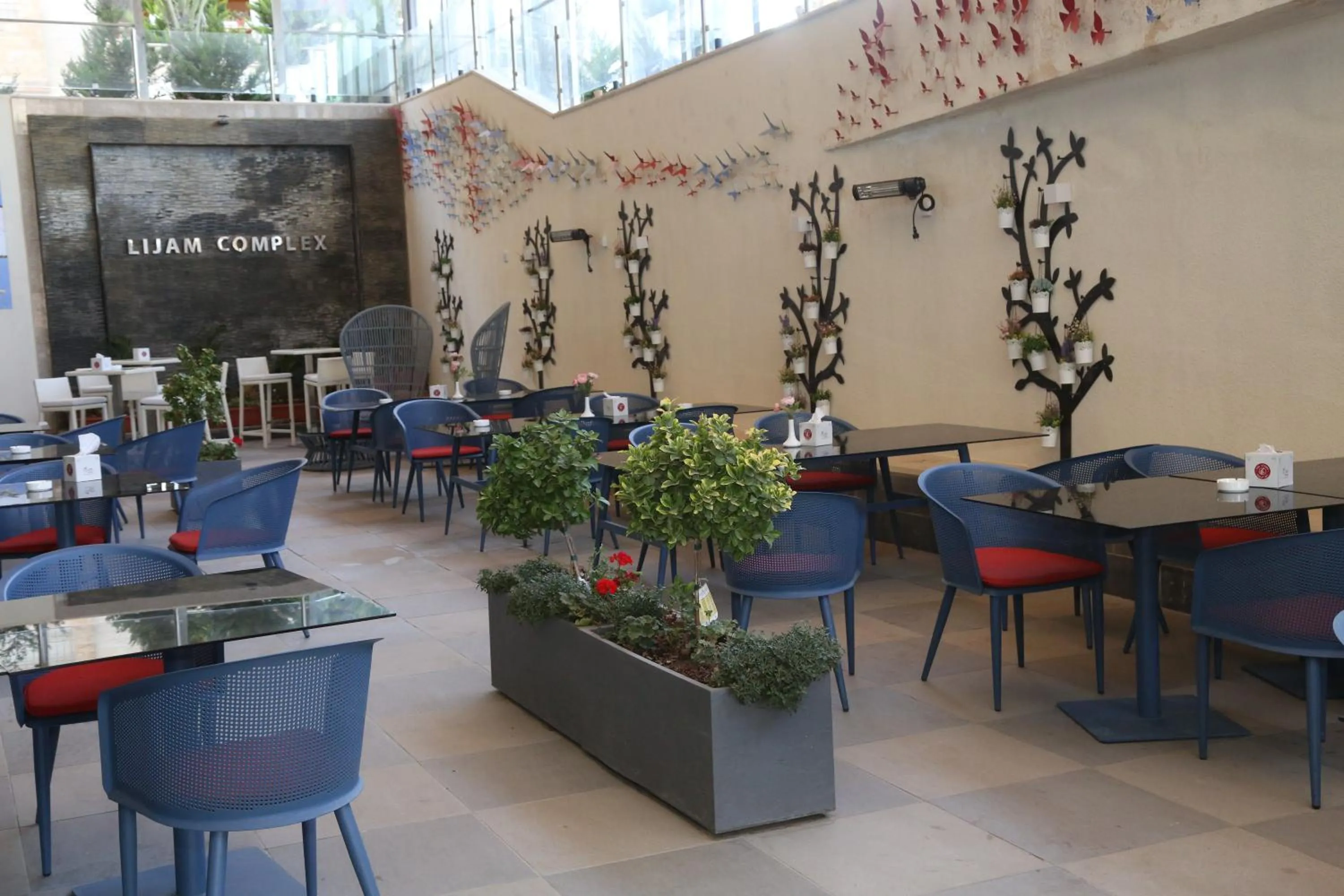 Restaurant/places to eat in Lijam Hotel