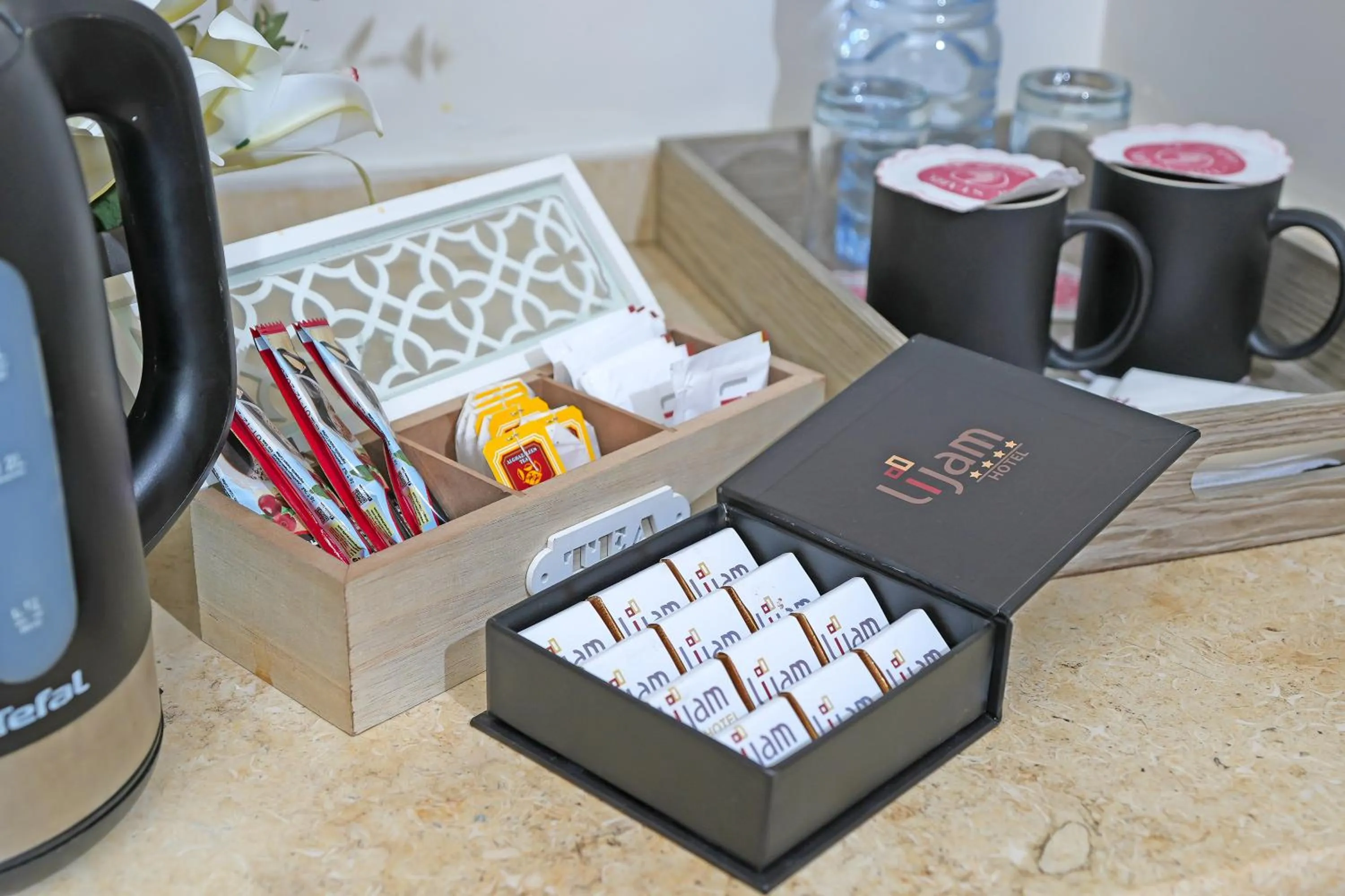 Coffee/tea facilities in Lijam Hotel