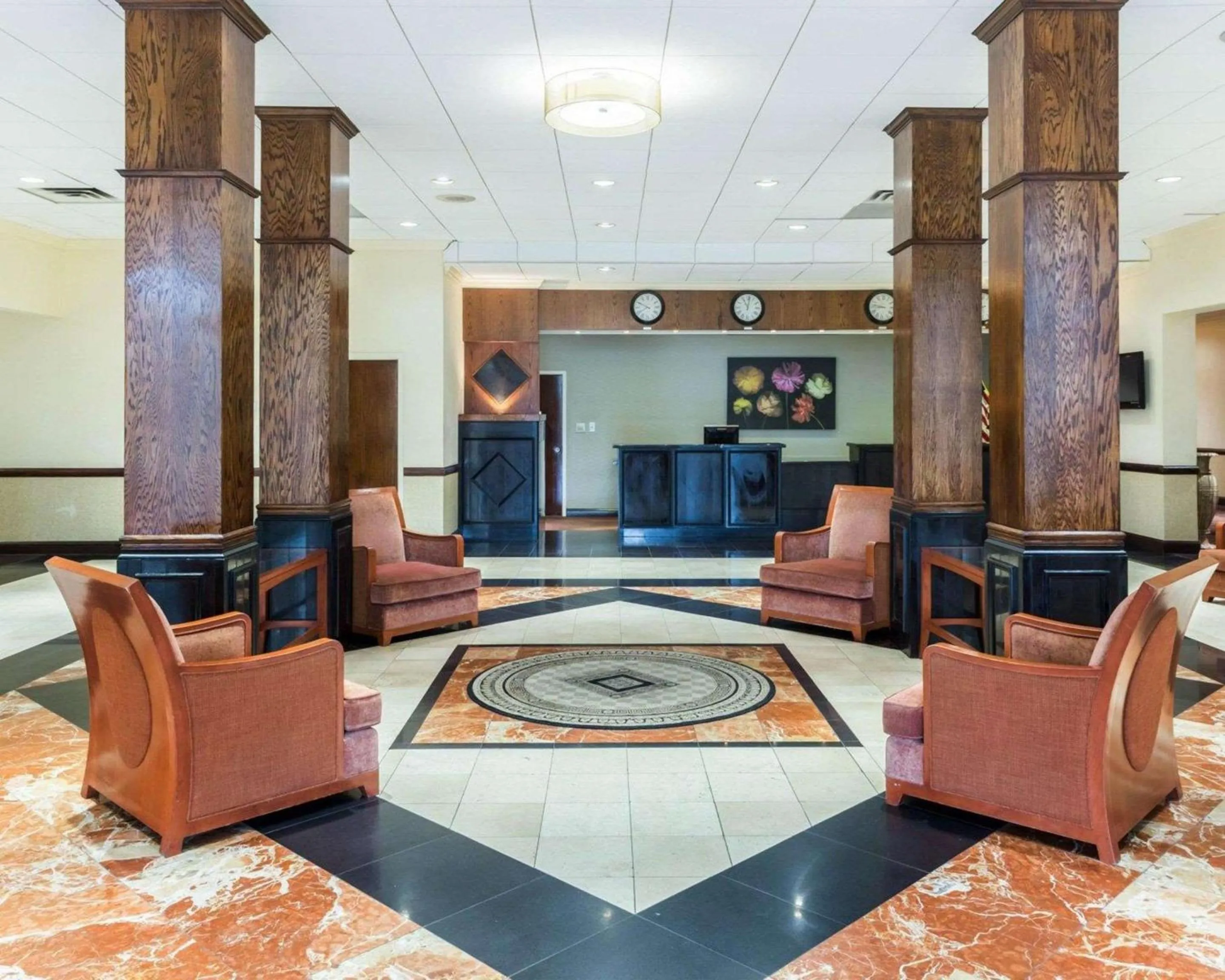 Lobby or reception in Clarion Hotel Somerset - New Brunswick