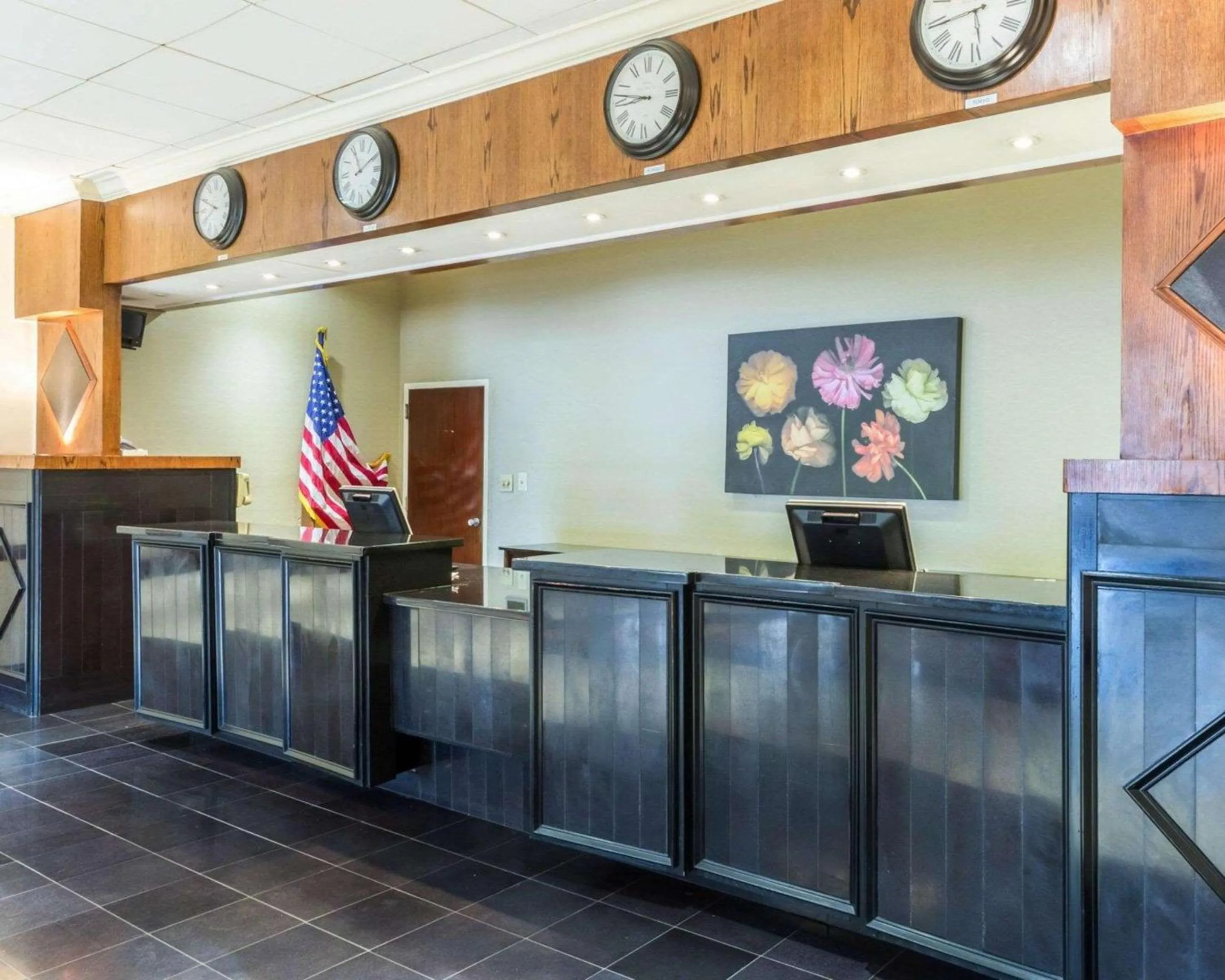 Lobby or reception in Clarion Hotel Somerset - New Brunswick