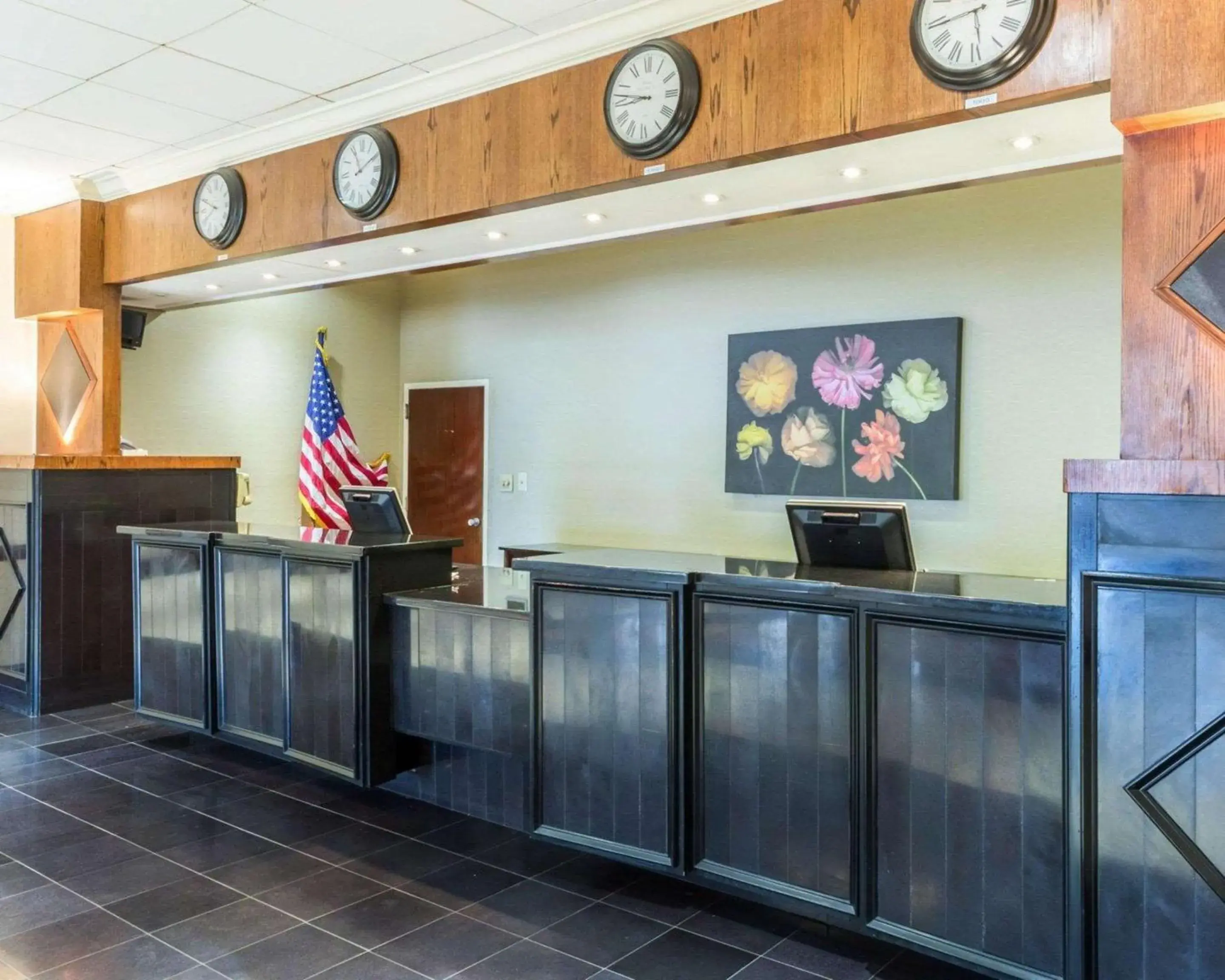 Lobby or reception in Clarion Hotel Somerset - New Brunswick Lobby or reception in Clarion Hotel Somerset - New Brunswick