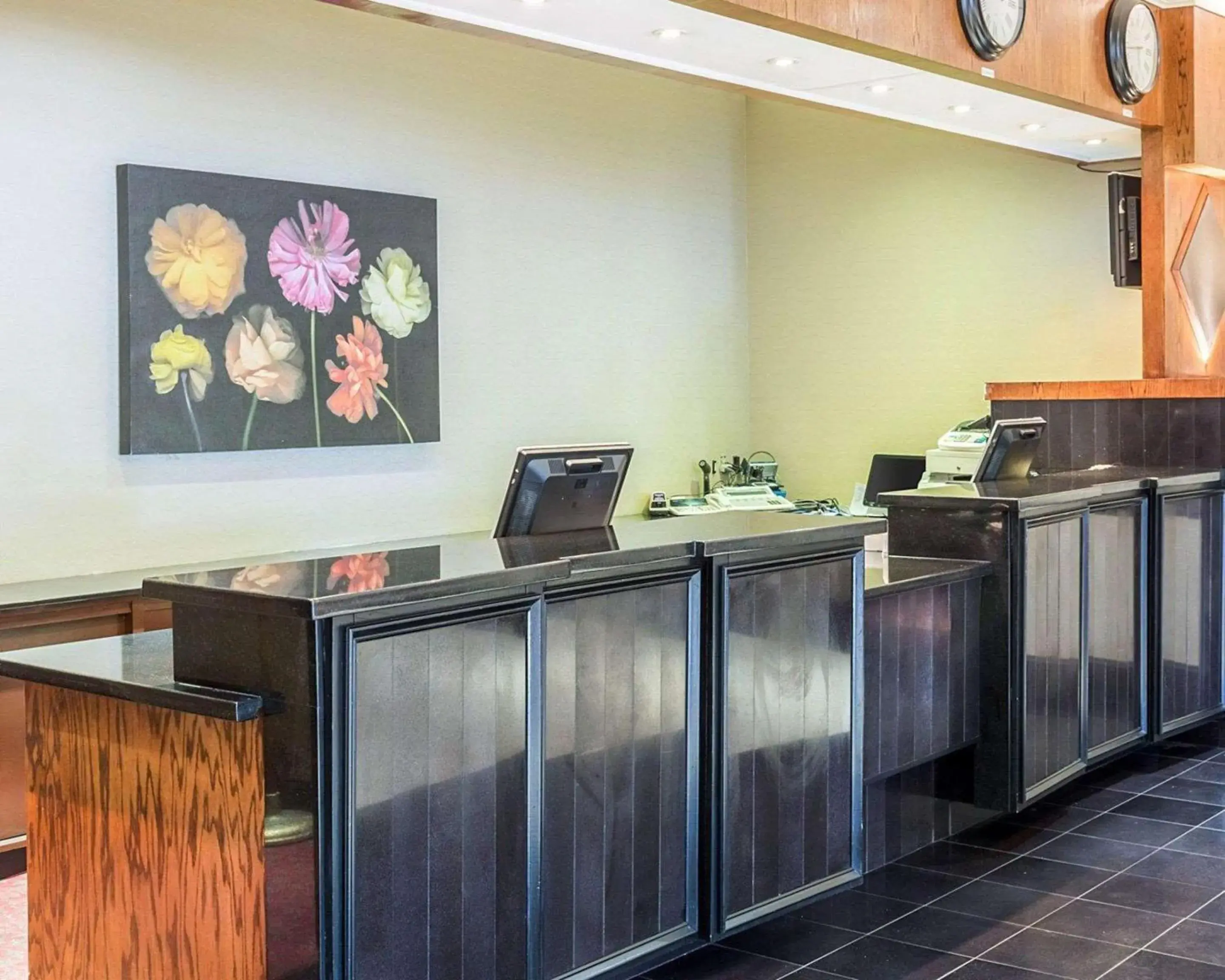 Lobby or reception in Clarion Hotel Somerset - New Brunswick Lobby or reception in Clarion Hotel Somerset - New Brunswick