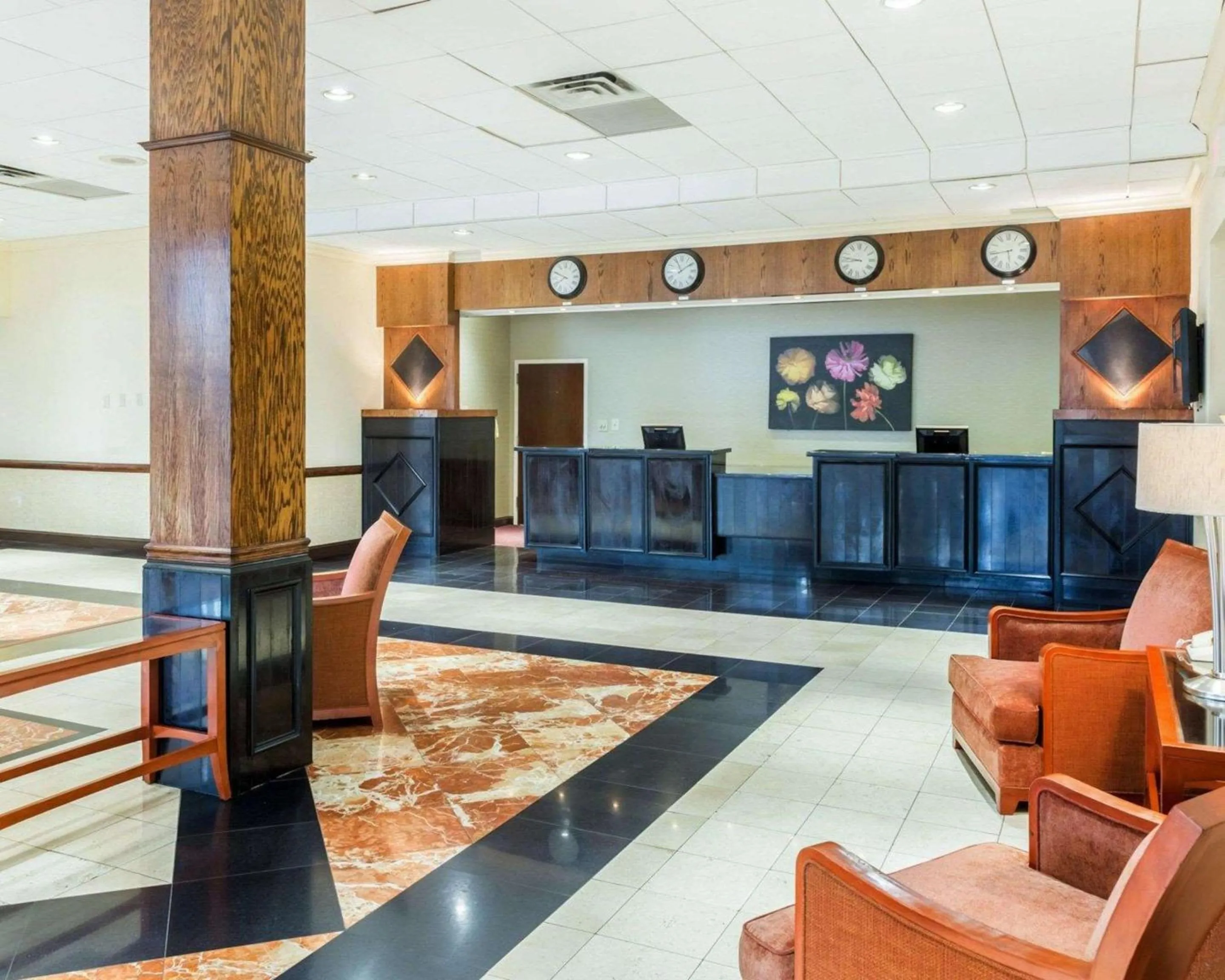 Lobby or reception in Clarion Hotel Somerset - New Brunswick