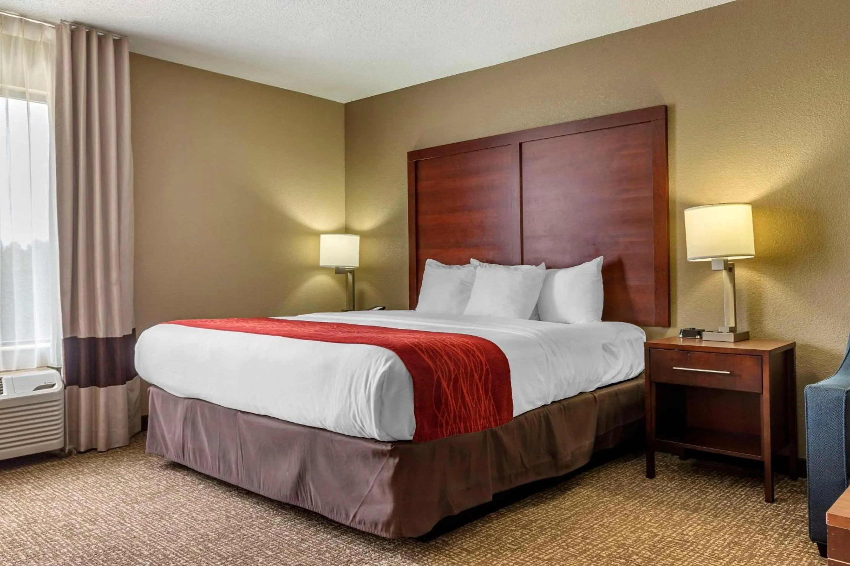 Bedroom, Bed in Comfort Inn & Suites Mocksville I-40