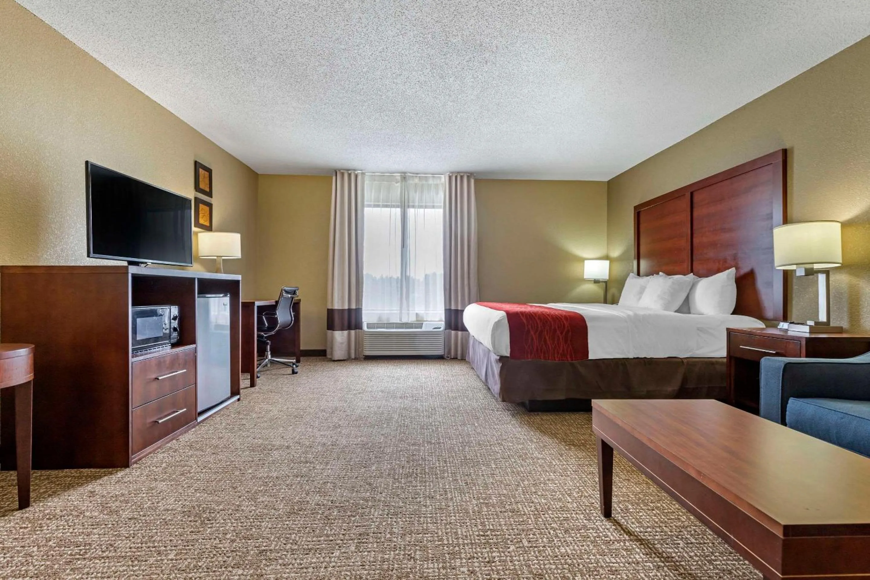 Bedroom, Bed in Comfort Inn & Suites Mocksville I-40