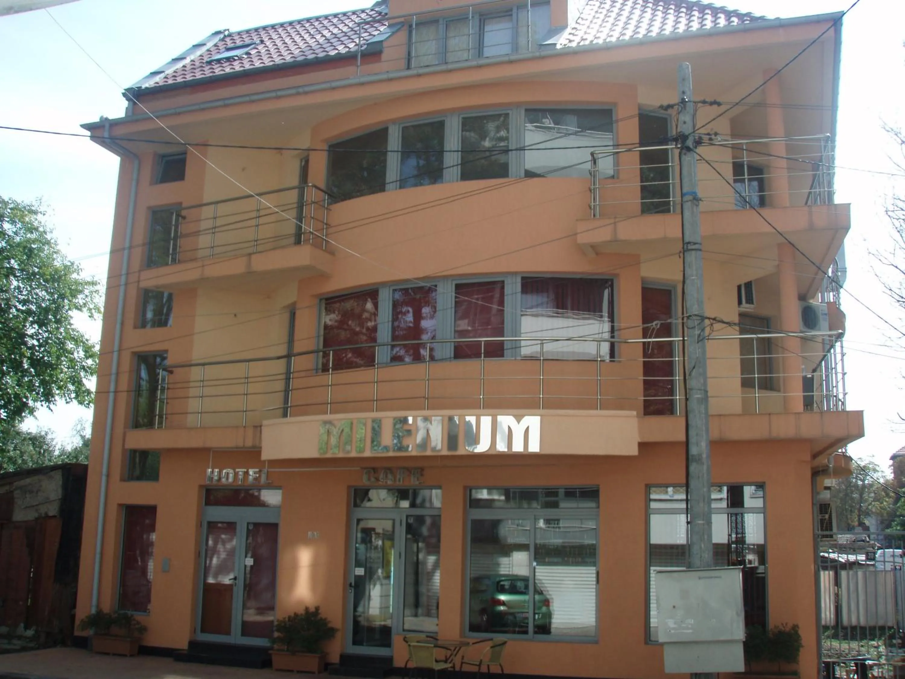 Summer in Hotel Milenium